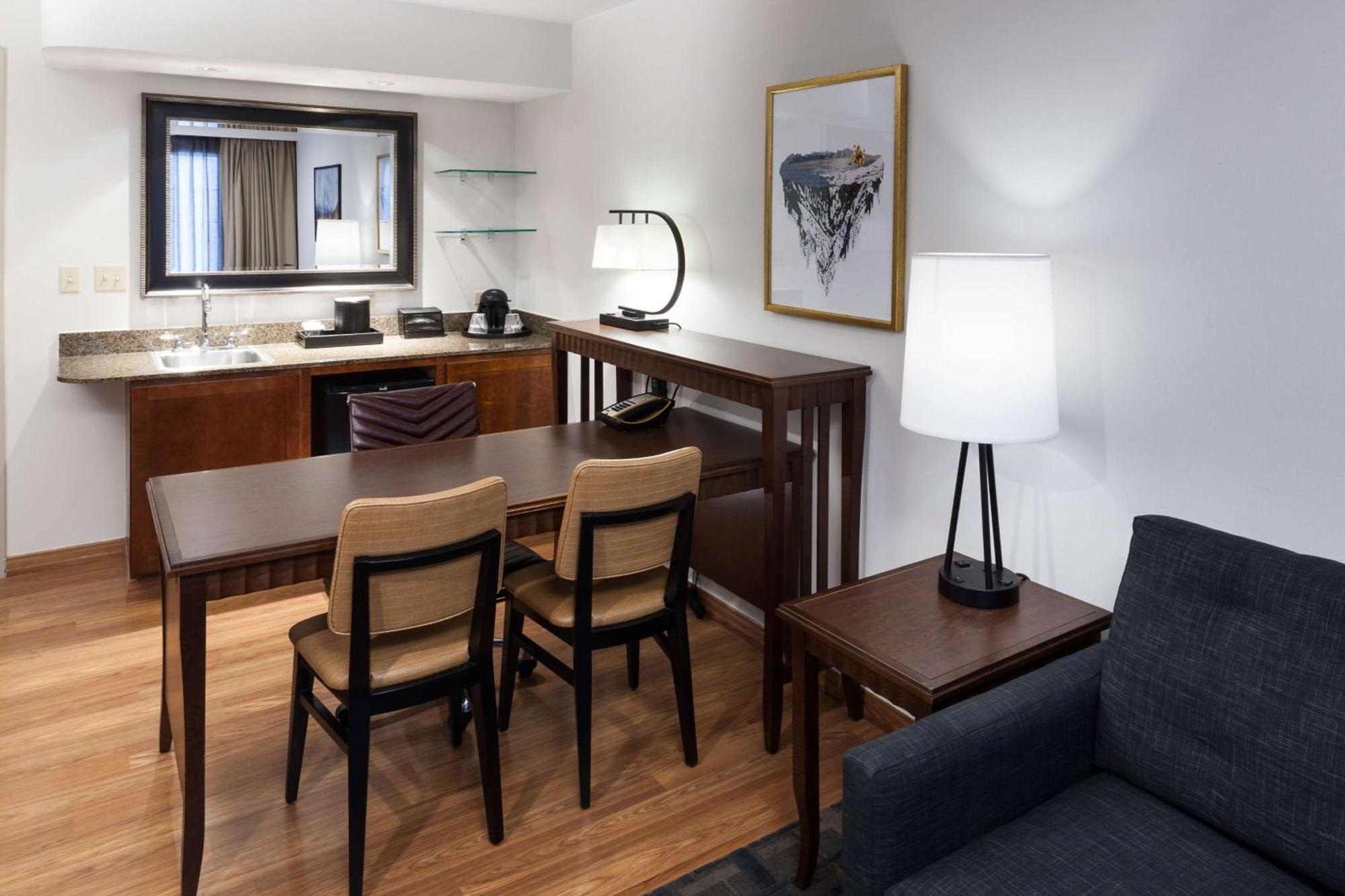 Queen Room - Non-Smoking,1552139002:JPEG