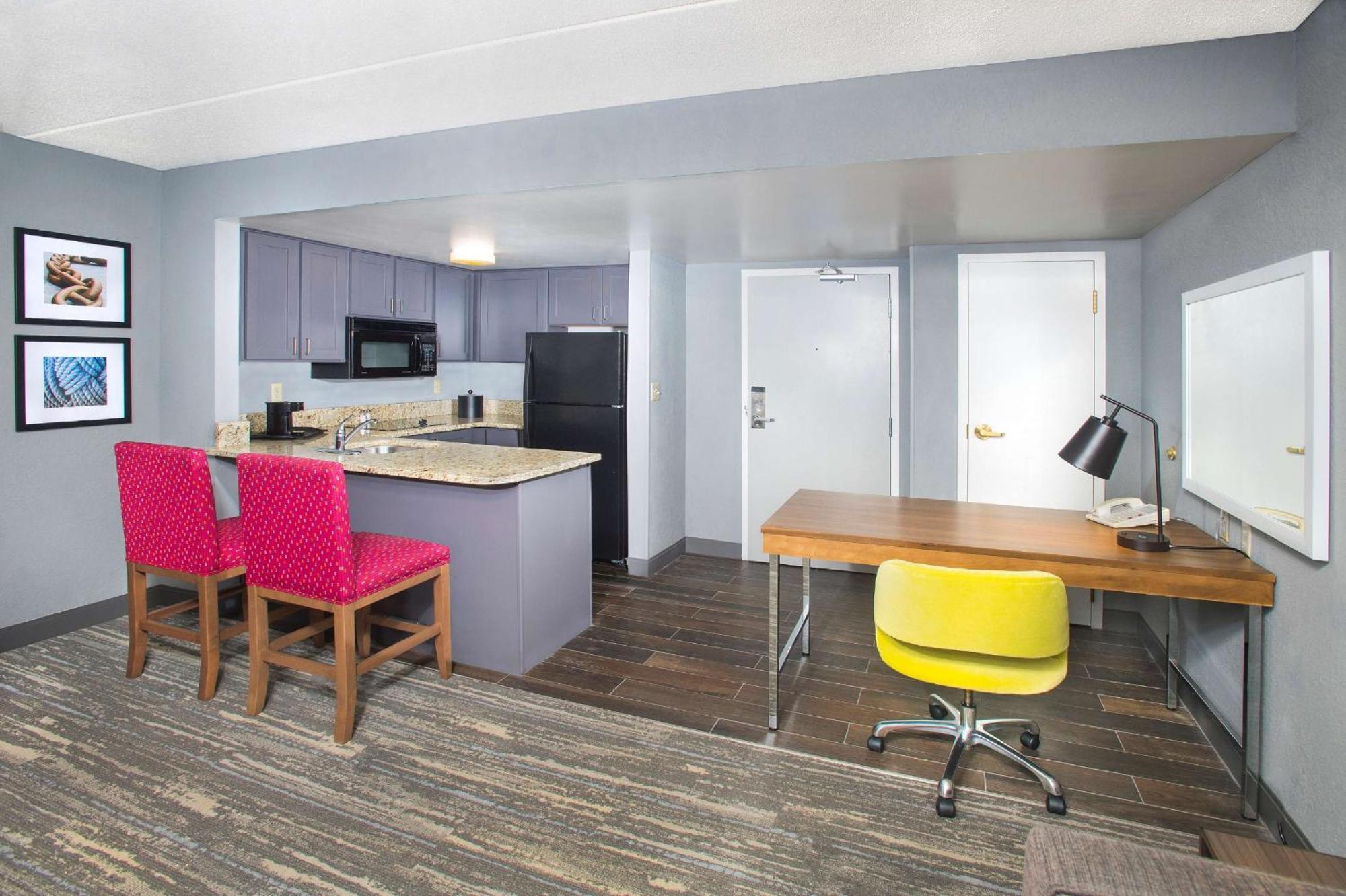 One-Bedroom King Suite with Kitchen - Non-Smoking