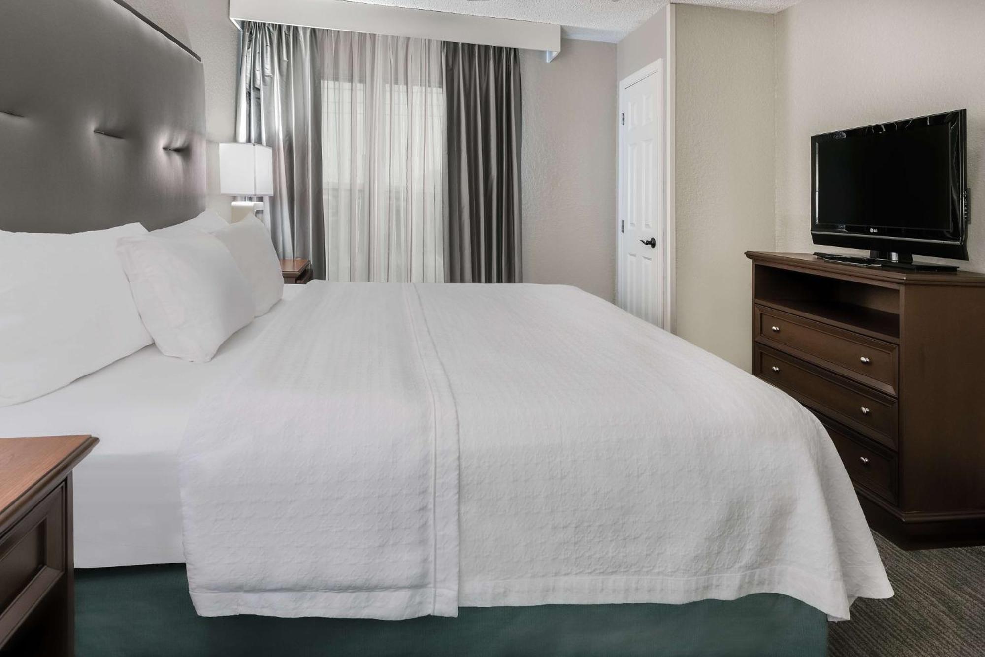 One-Bedroom King Suite - Non-Smoking