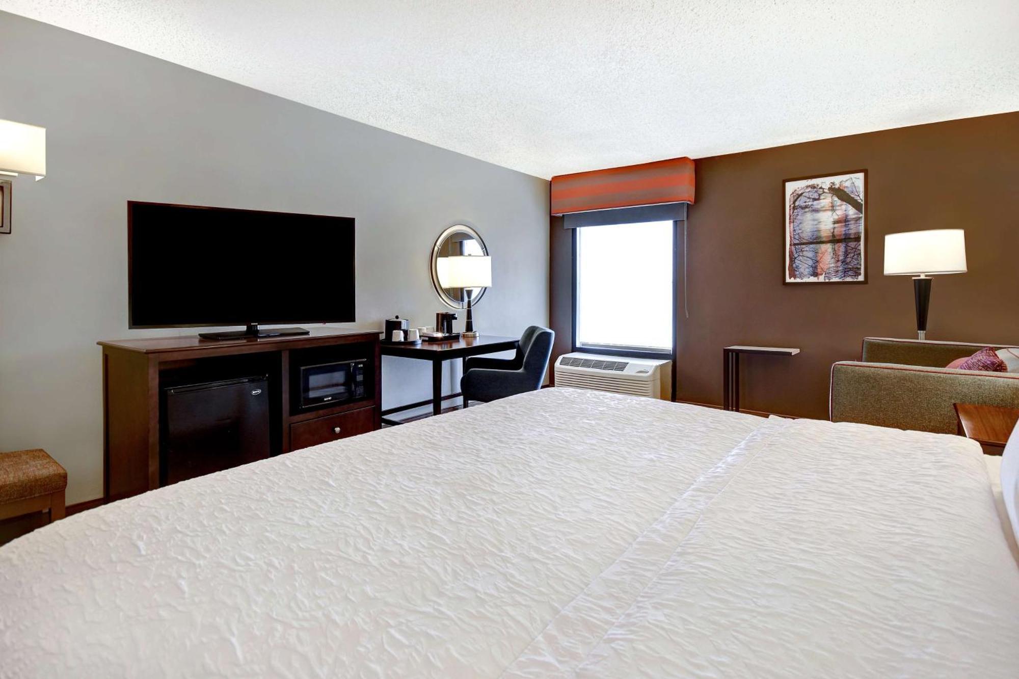 King Room with Sofa Bed - Non-Smoking