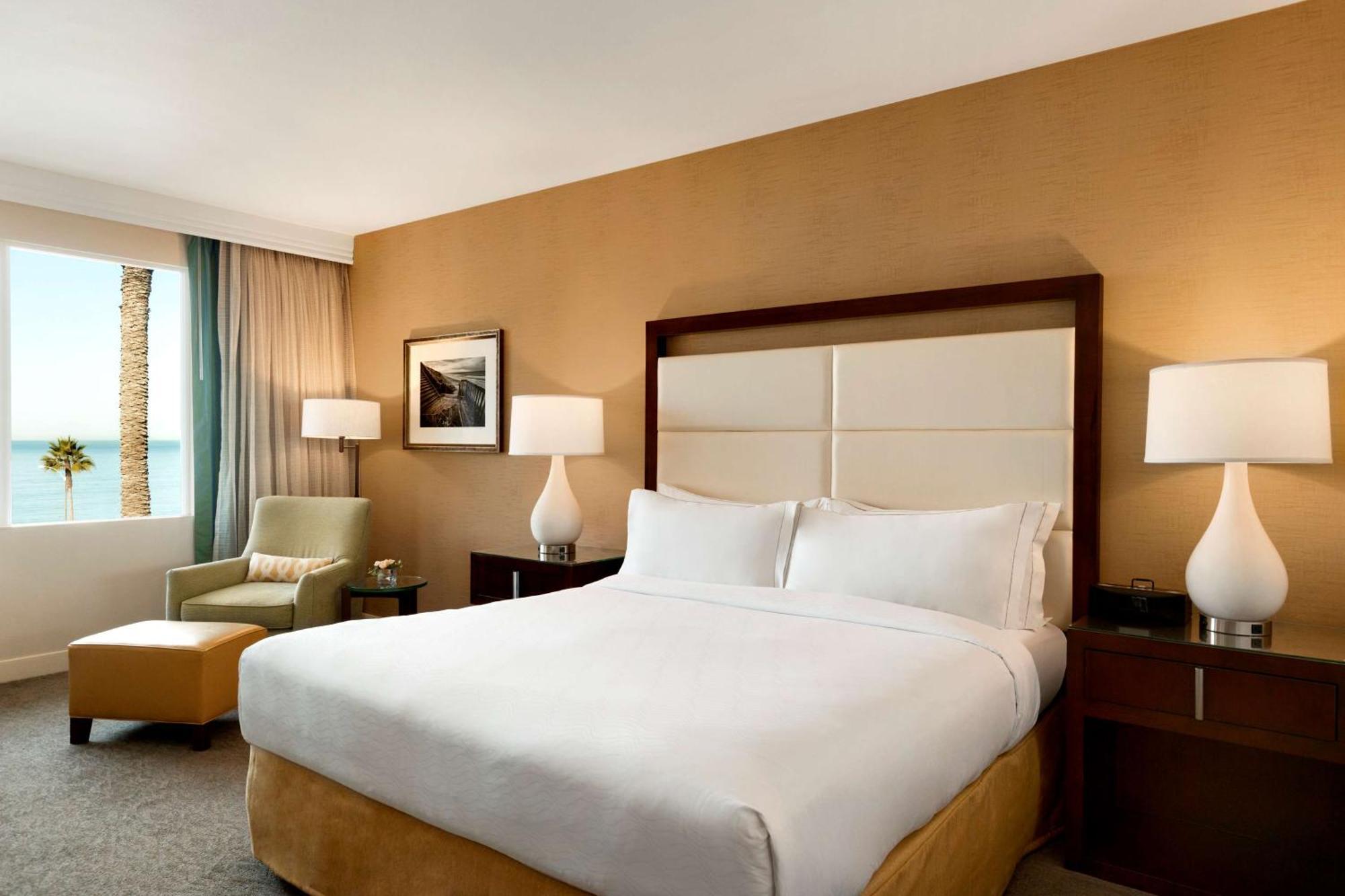 King Room with Pool View,1552180165:JPEG