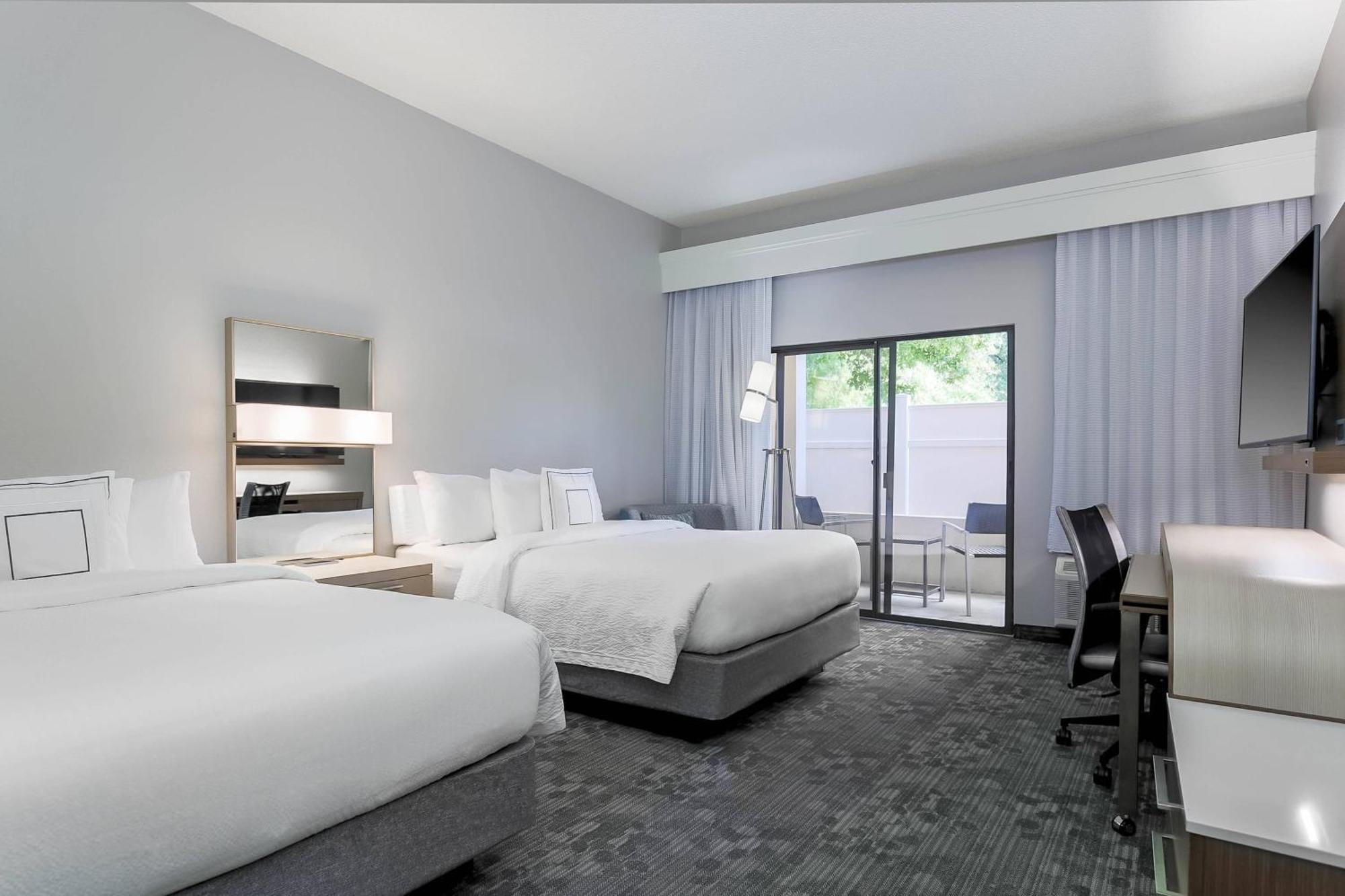 Queen Room with Two Queen Beds and Bathtub - Mobility Access