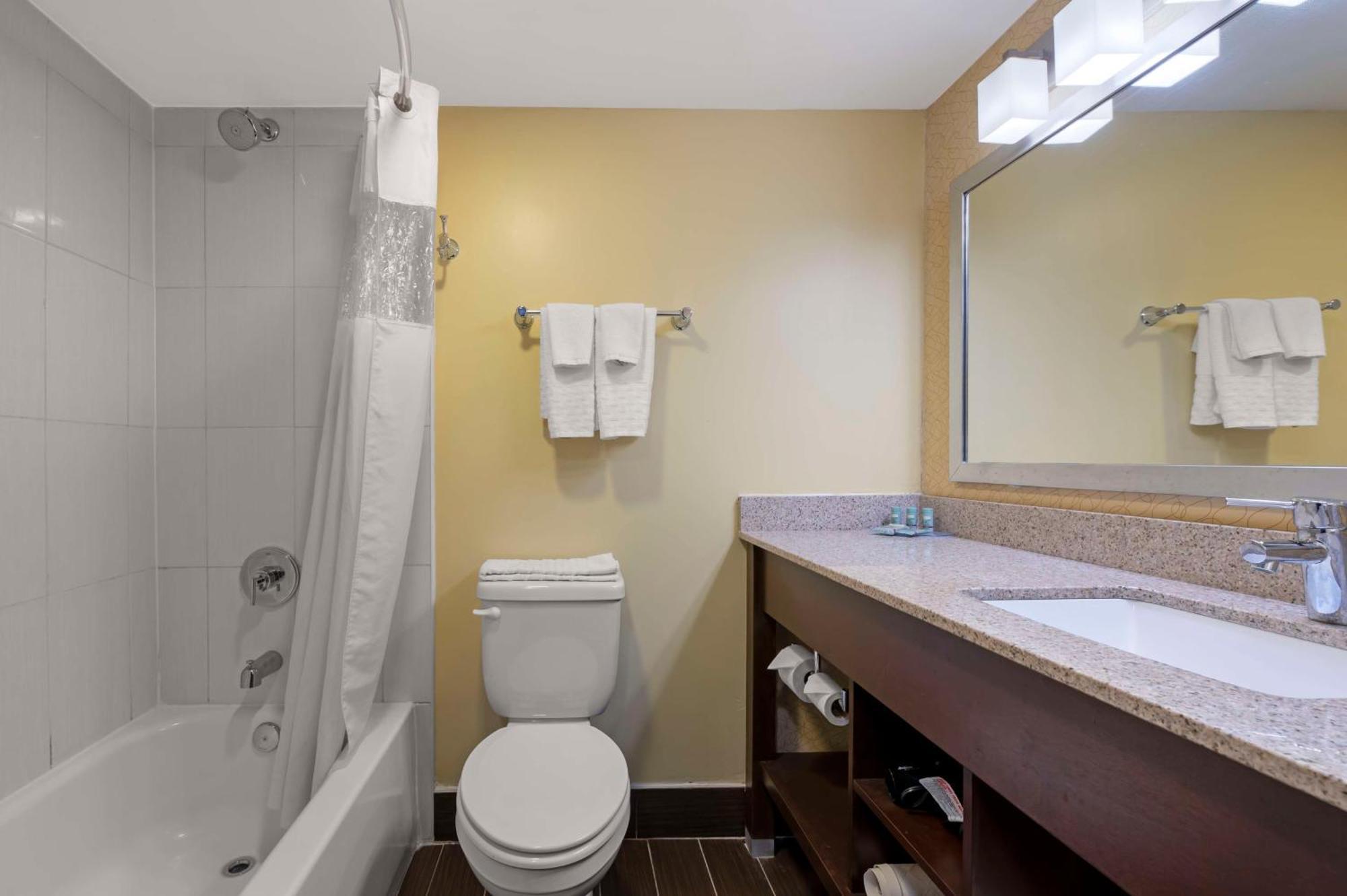 Queen Room with Two Queen Beds - Exterior Access