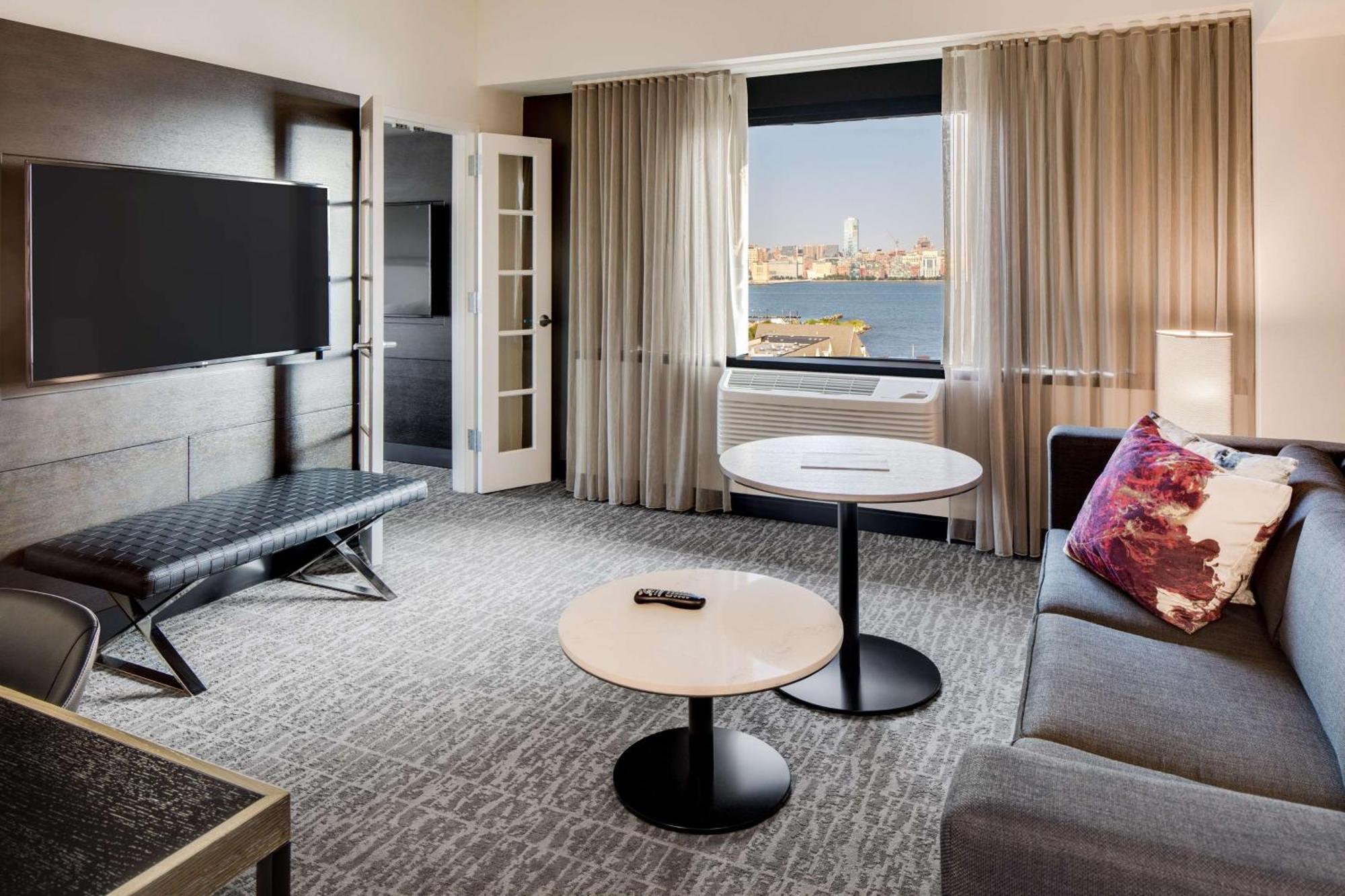 Premium Double Suite with View - Non-Smoking
