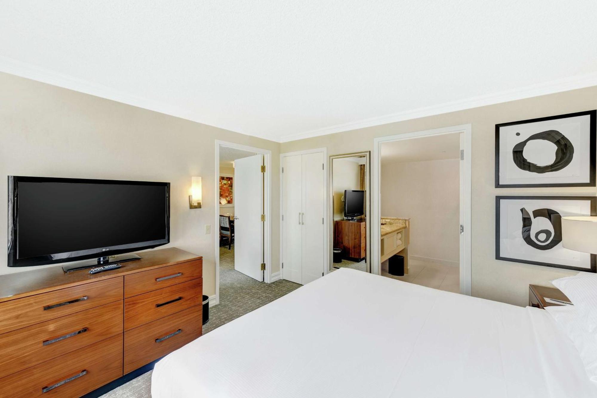 King Suite with Sofa Bed,1552290481:JPEG