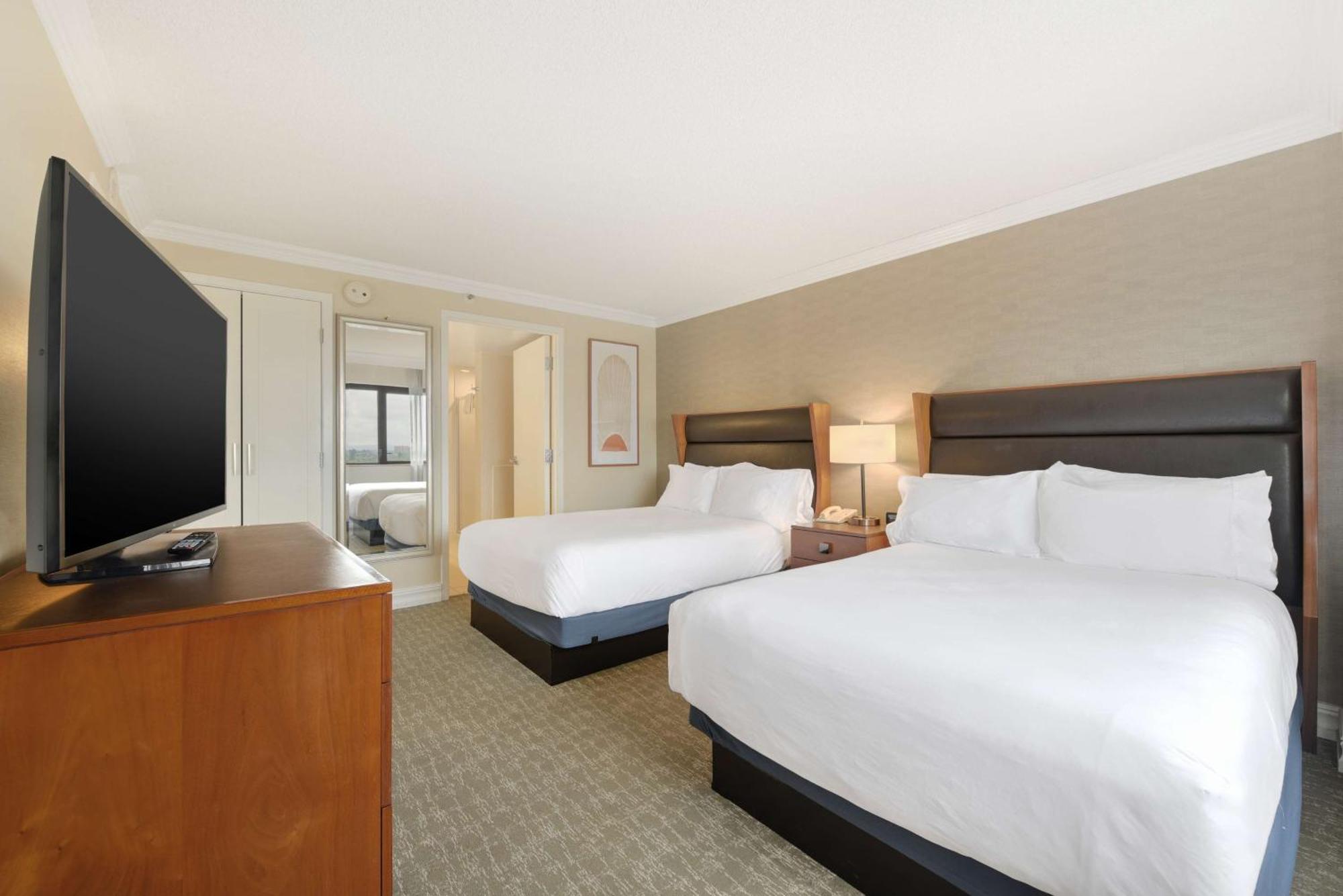 One-Bedroom Suite with Parlor,1552290553:JPEG
