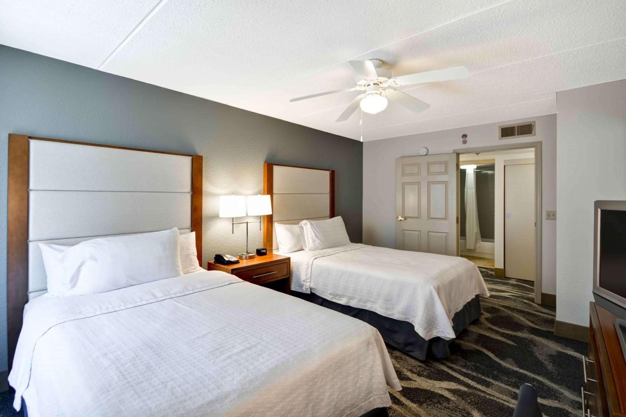 Two-Bedroom Suite with One King And Two Double Beds - Non-Smoking