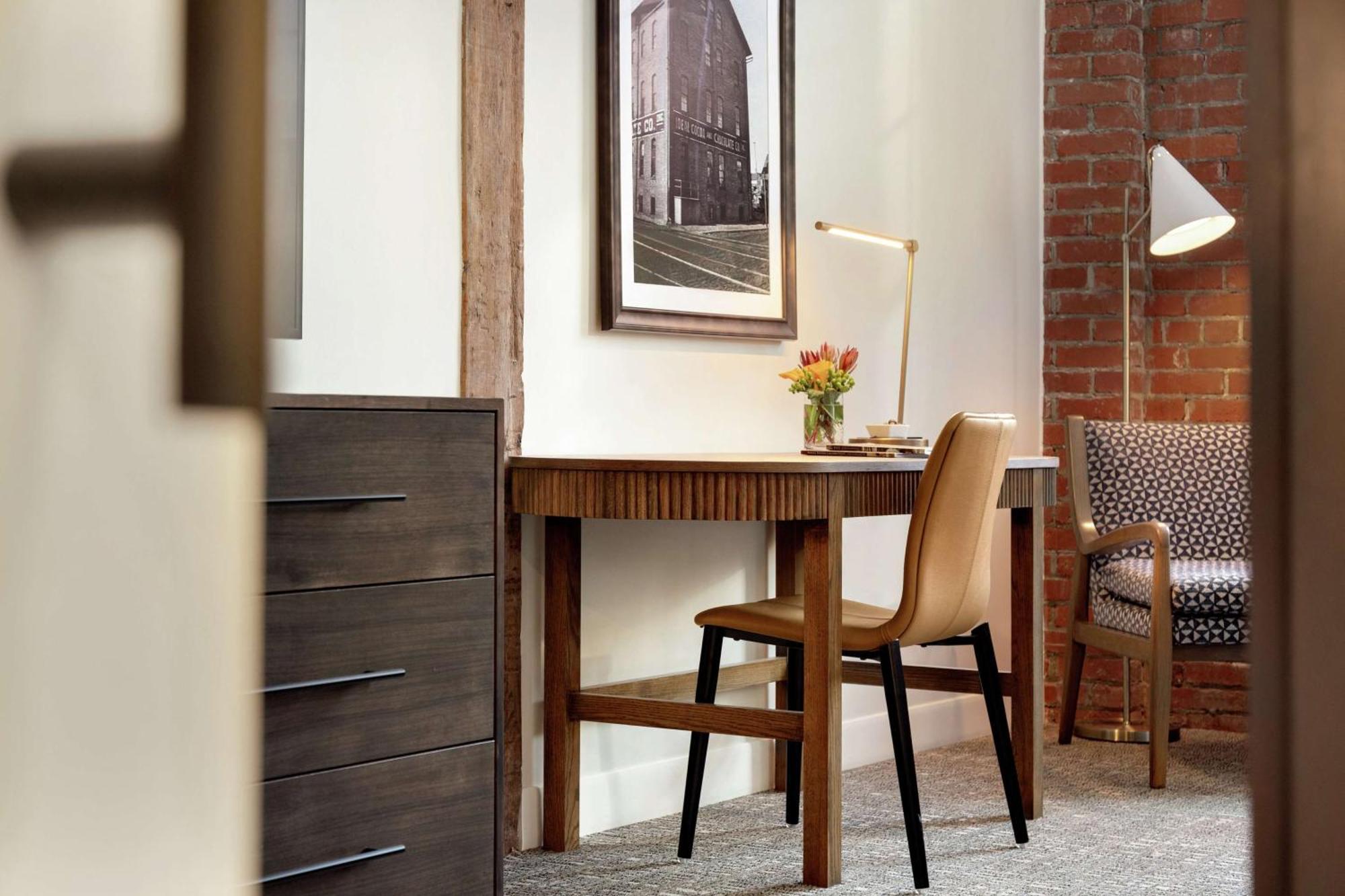 King Room,1552302121:JPEG