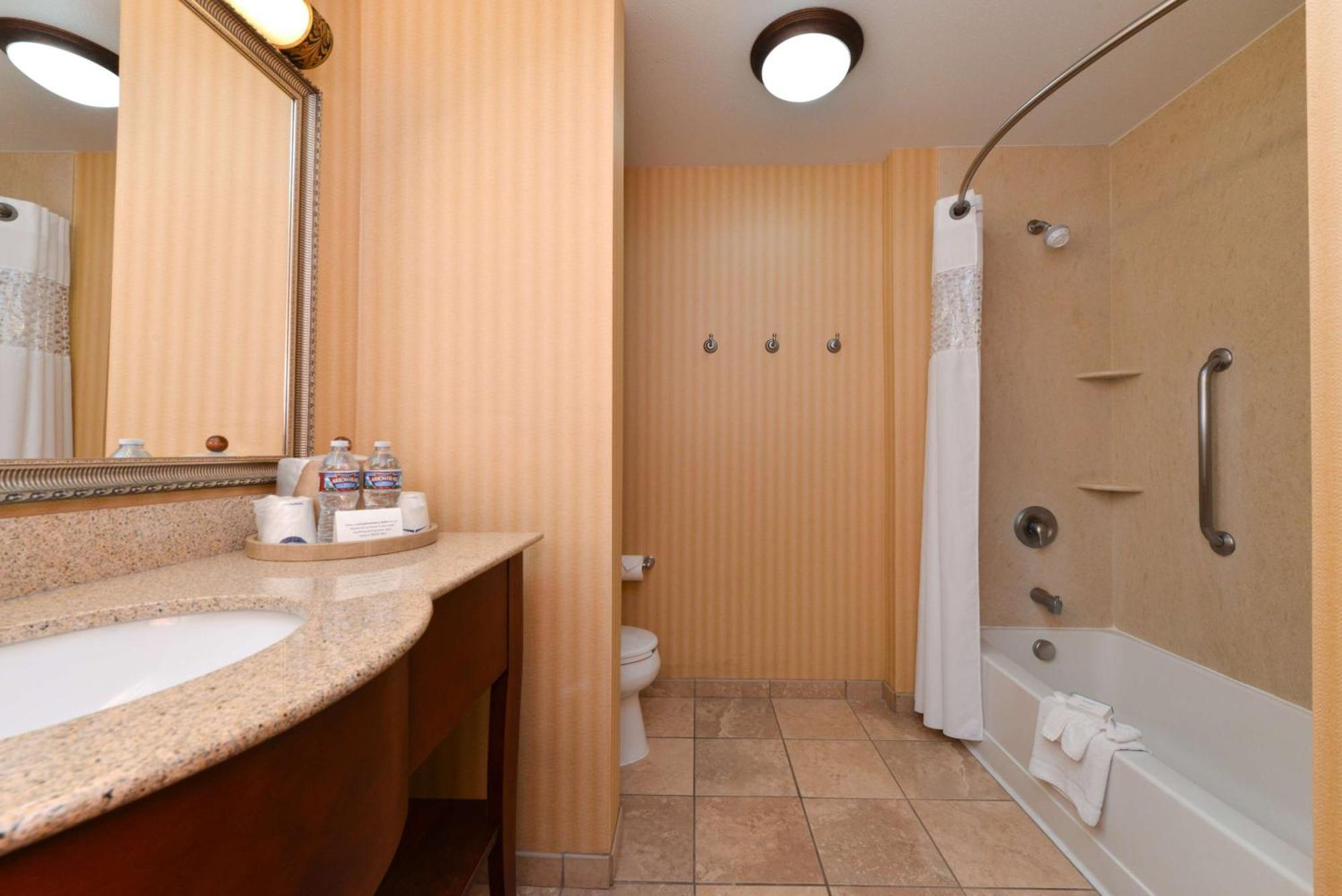 Double Room with Two Queen Beds and Bath Tub - Mobility Access