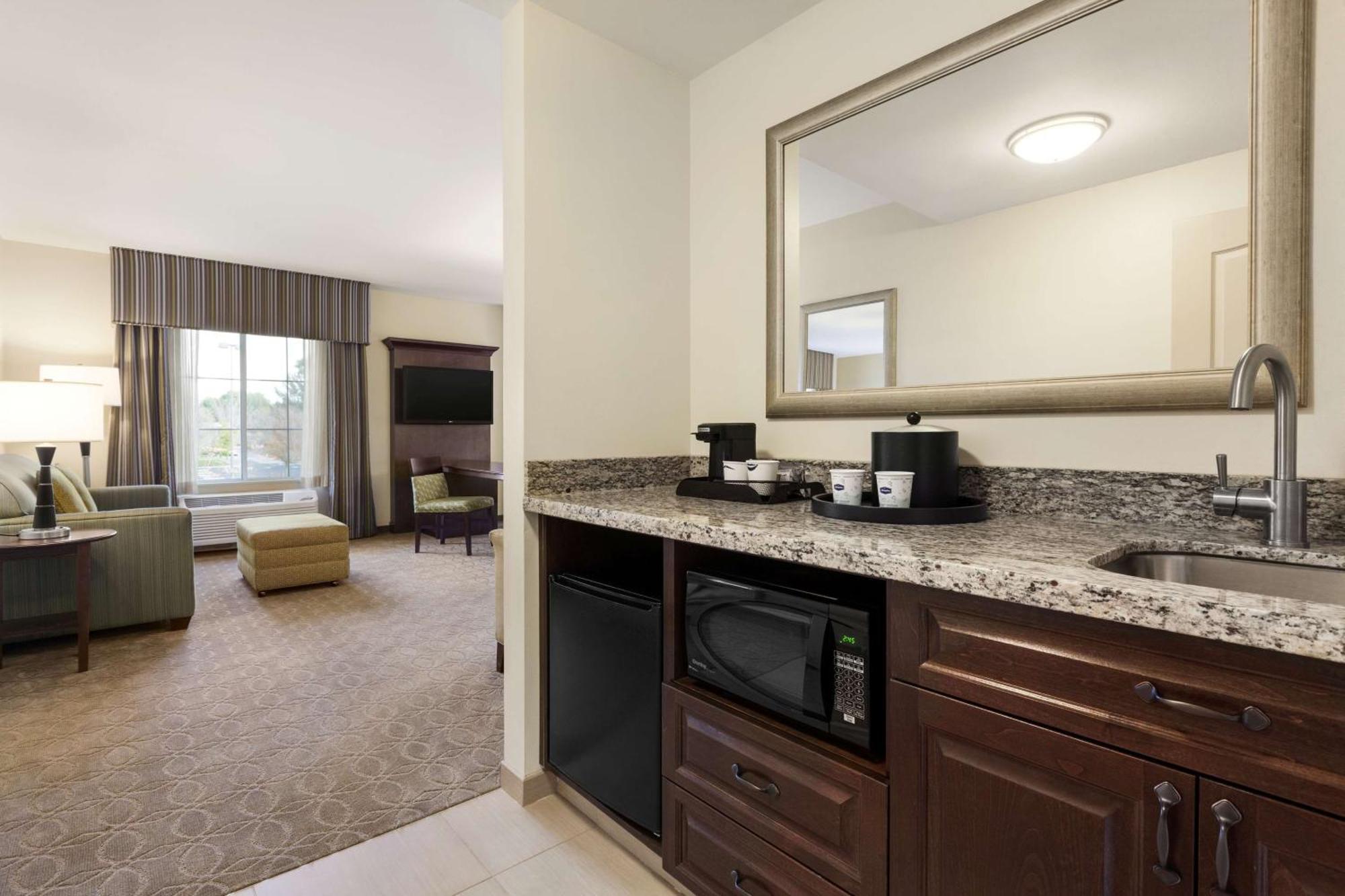 Queen Studio Suite with Two Queen Beds - Non-Smoking