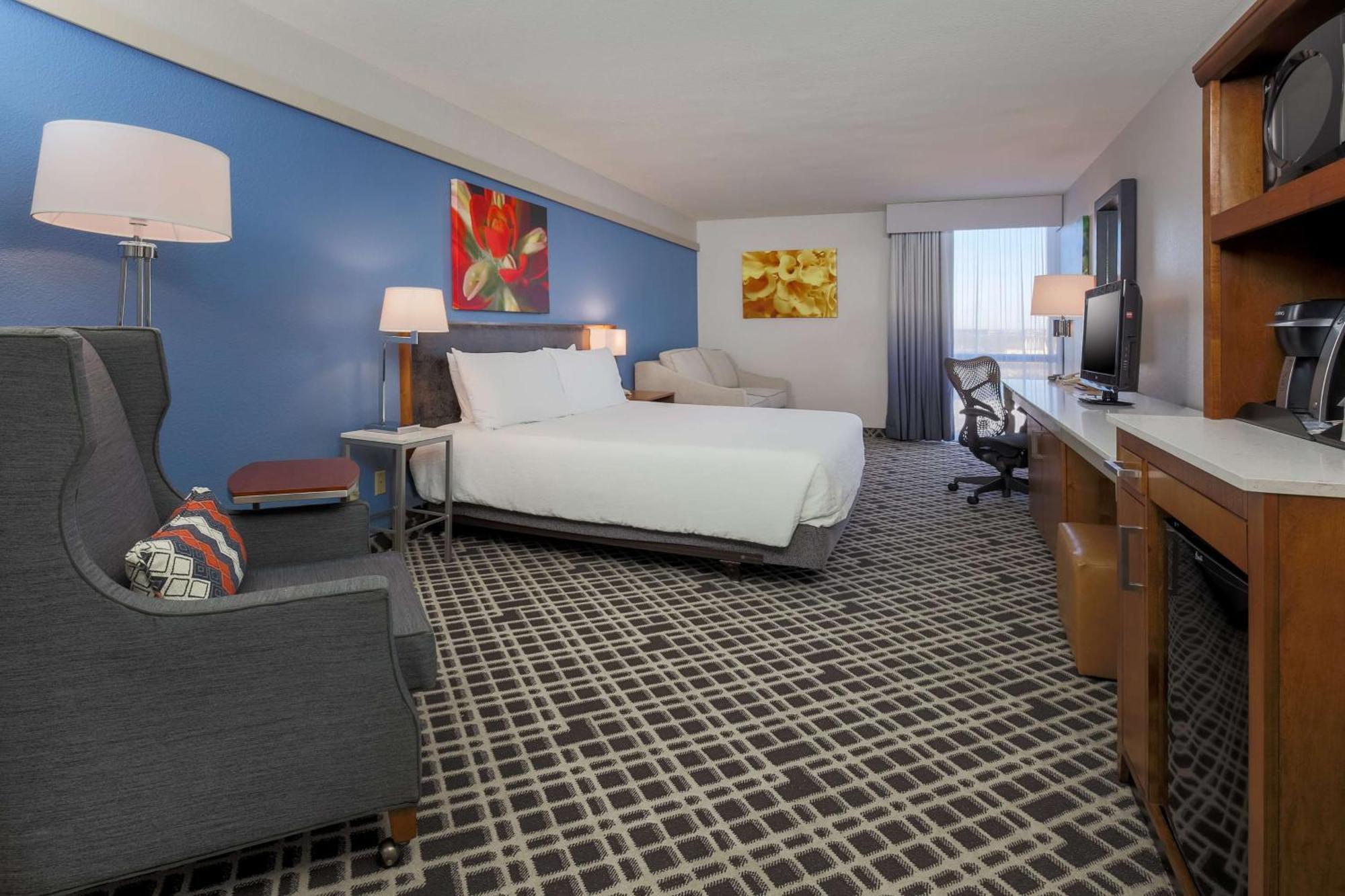 Deluxe King Room with Sofa Bed,1552338508:JPEG
