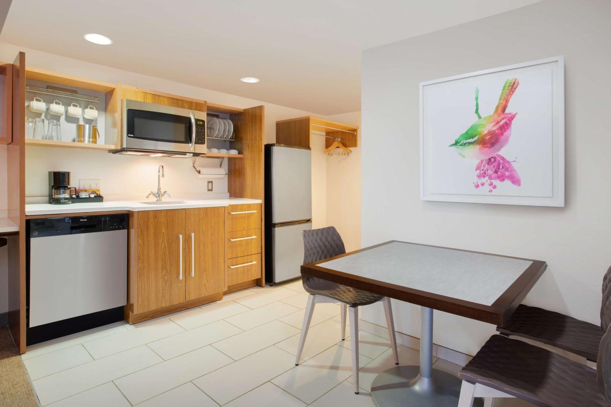 One-Bedroom King Suite - Non-Smoking