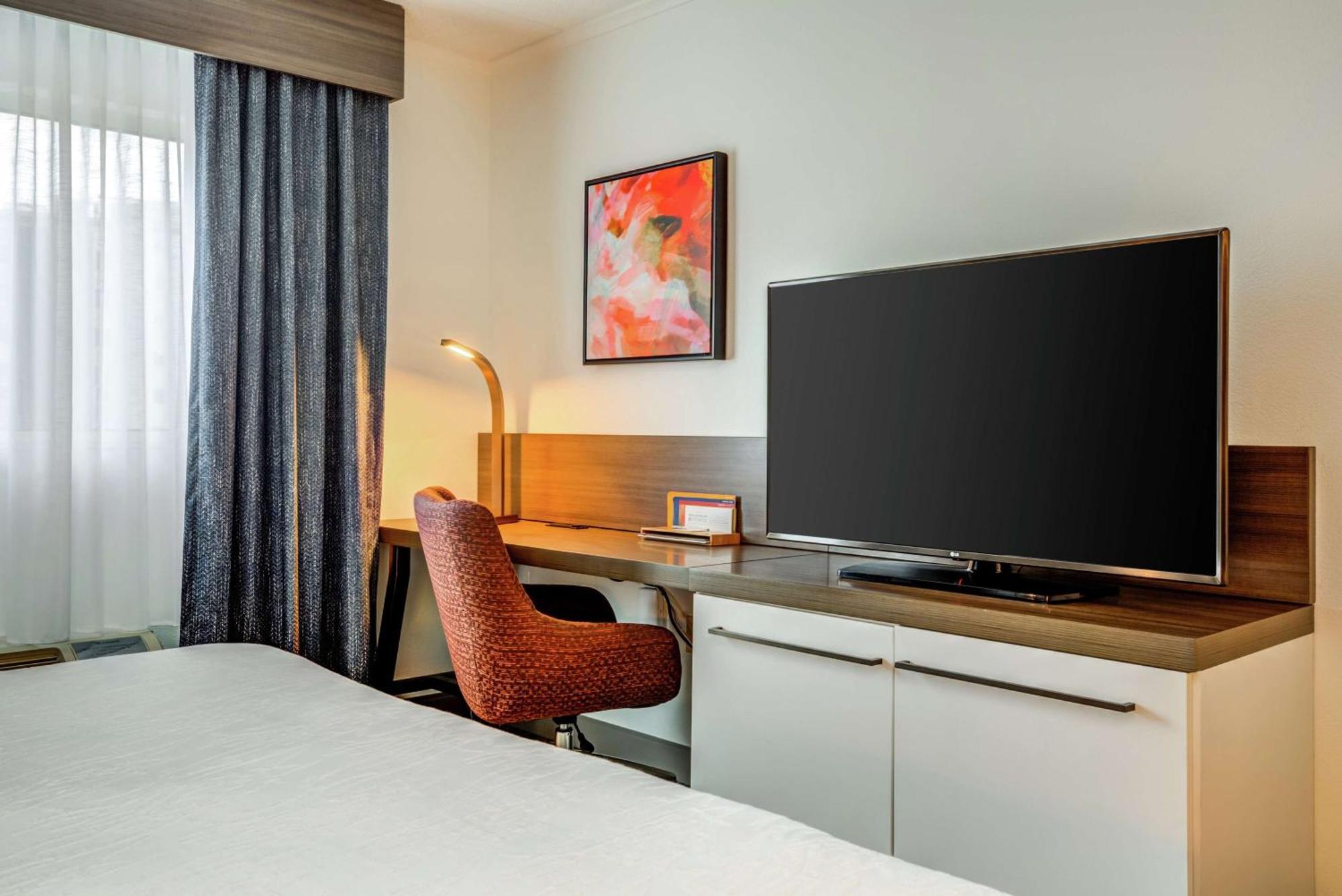 King Room with Accessible Tub - Mobility Access,1552342285:JPEG