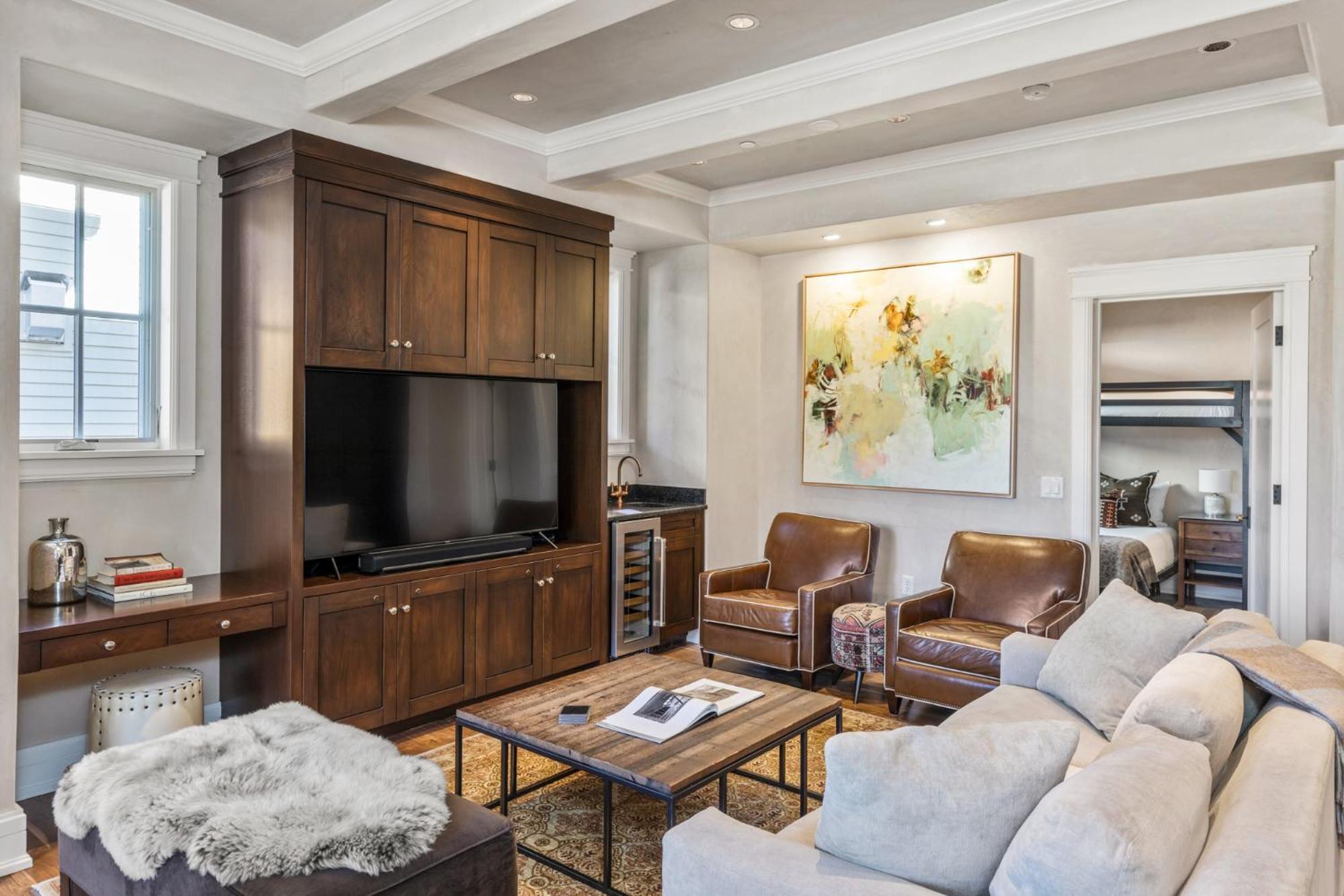 Three-Bedroom Apartment - Element 52 South West 301