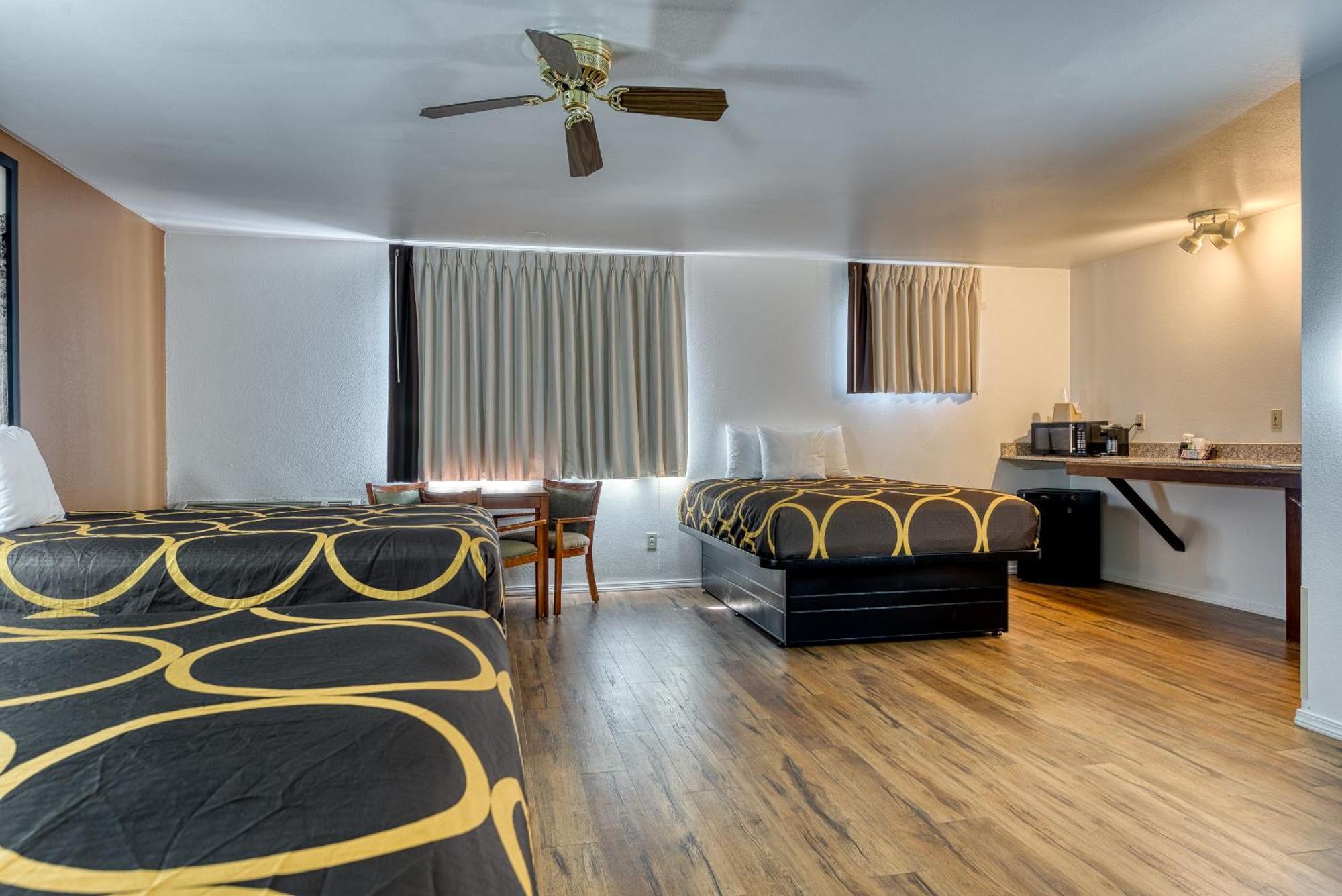Suite with Three Queen Beds - Non-Smoking