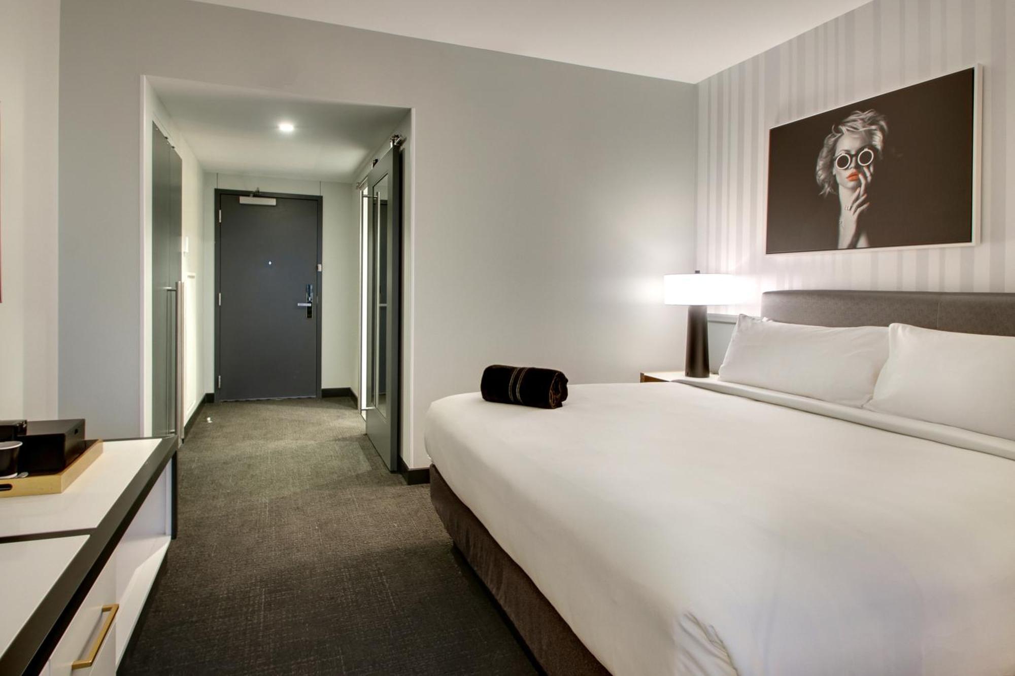 King Room,1552987906:JPEG