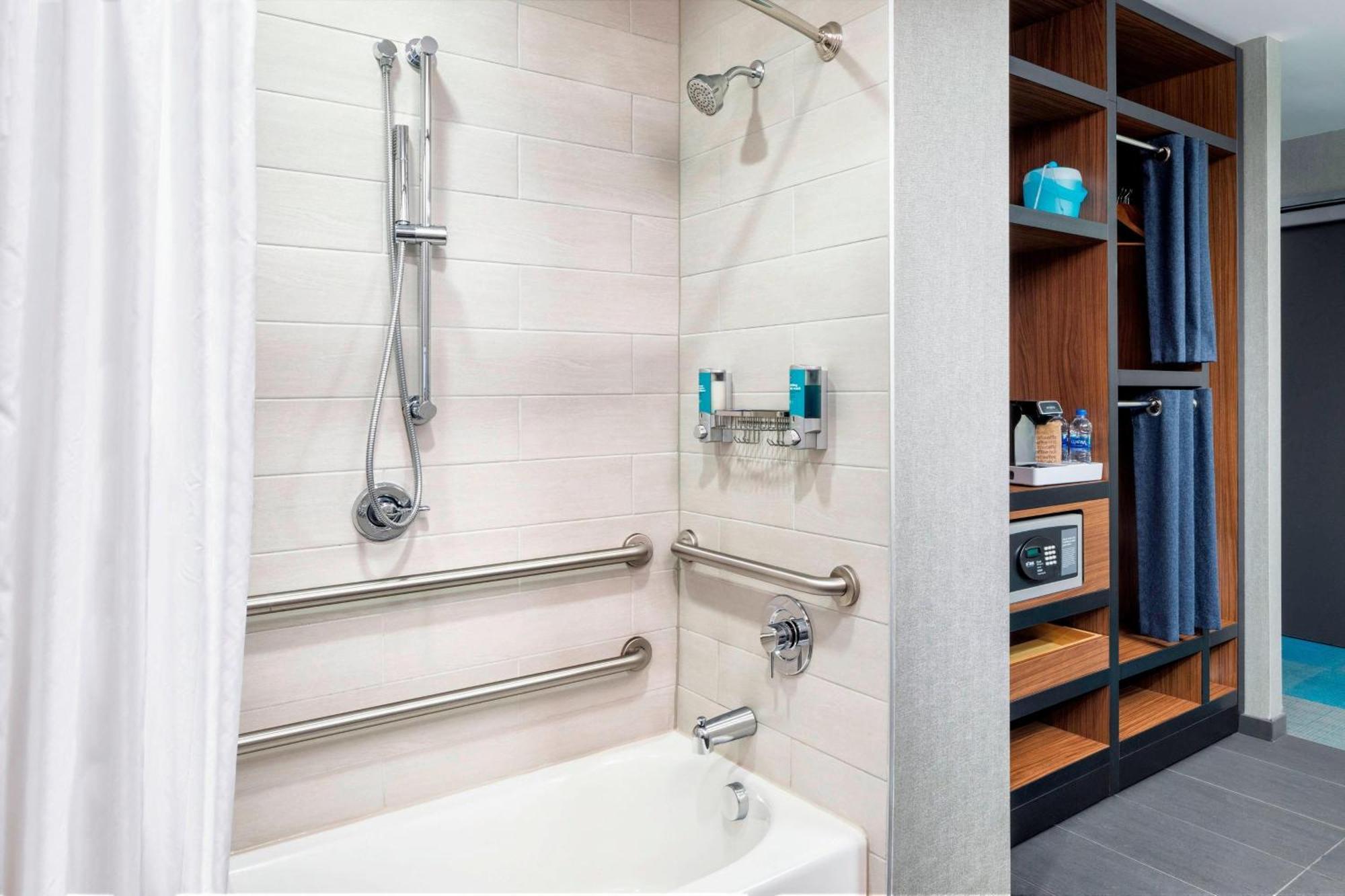 Aloft, Guest room, 2 Queen,1660316473:JPEG