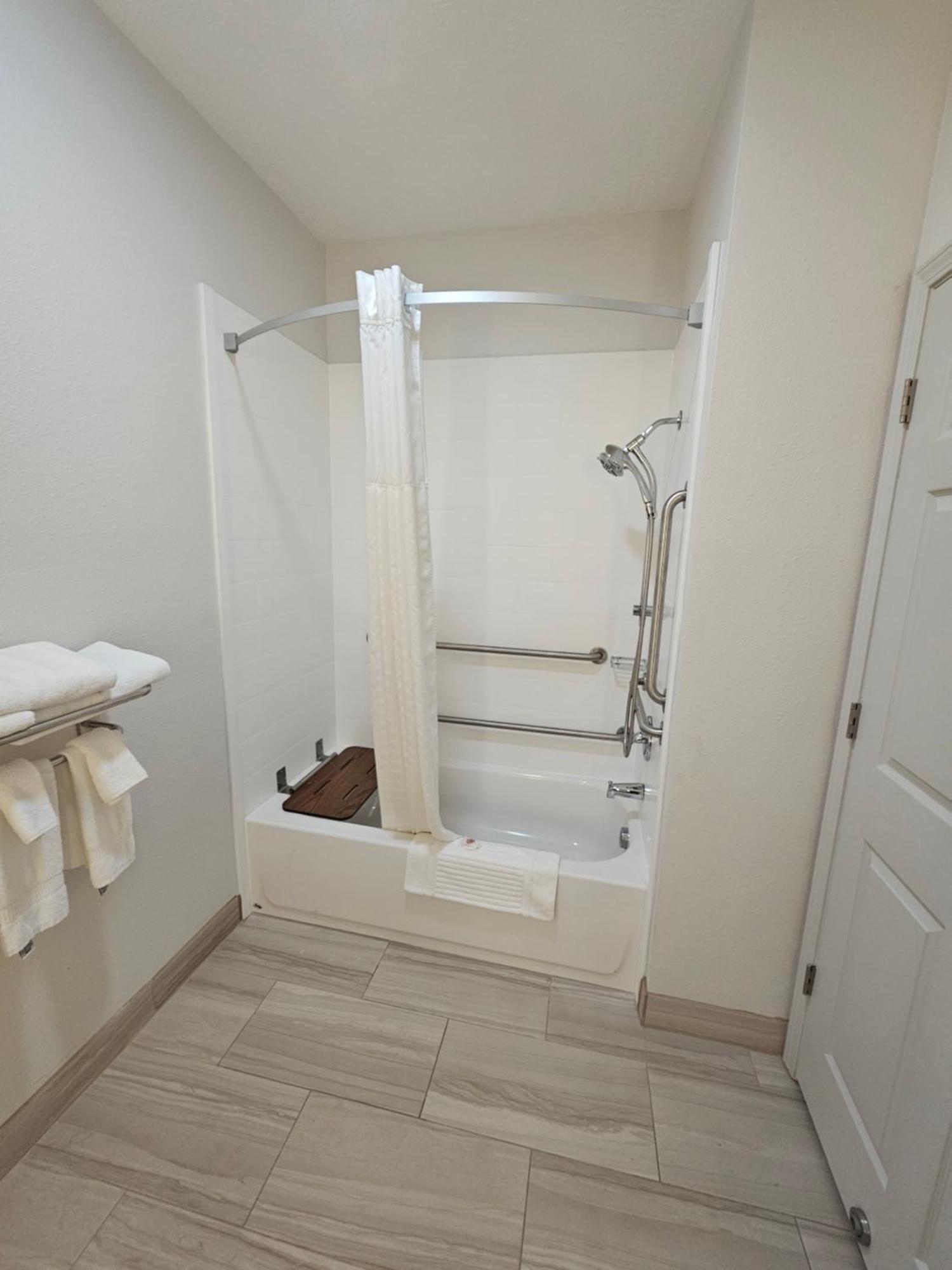 King Room - Accessible/Non-Smoking