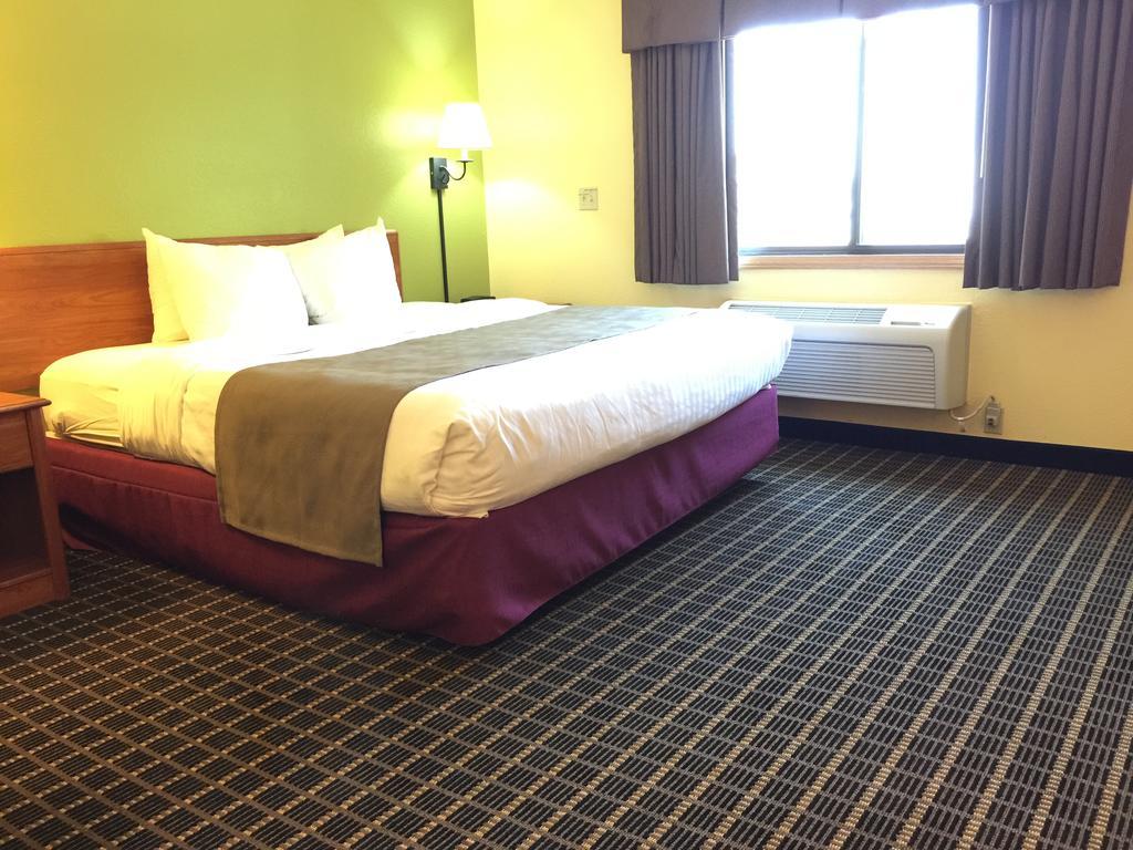 Standard King Room - Non-Smoking