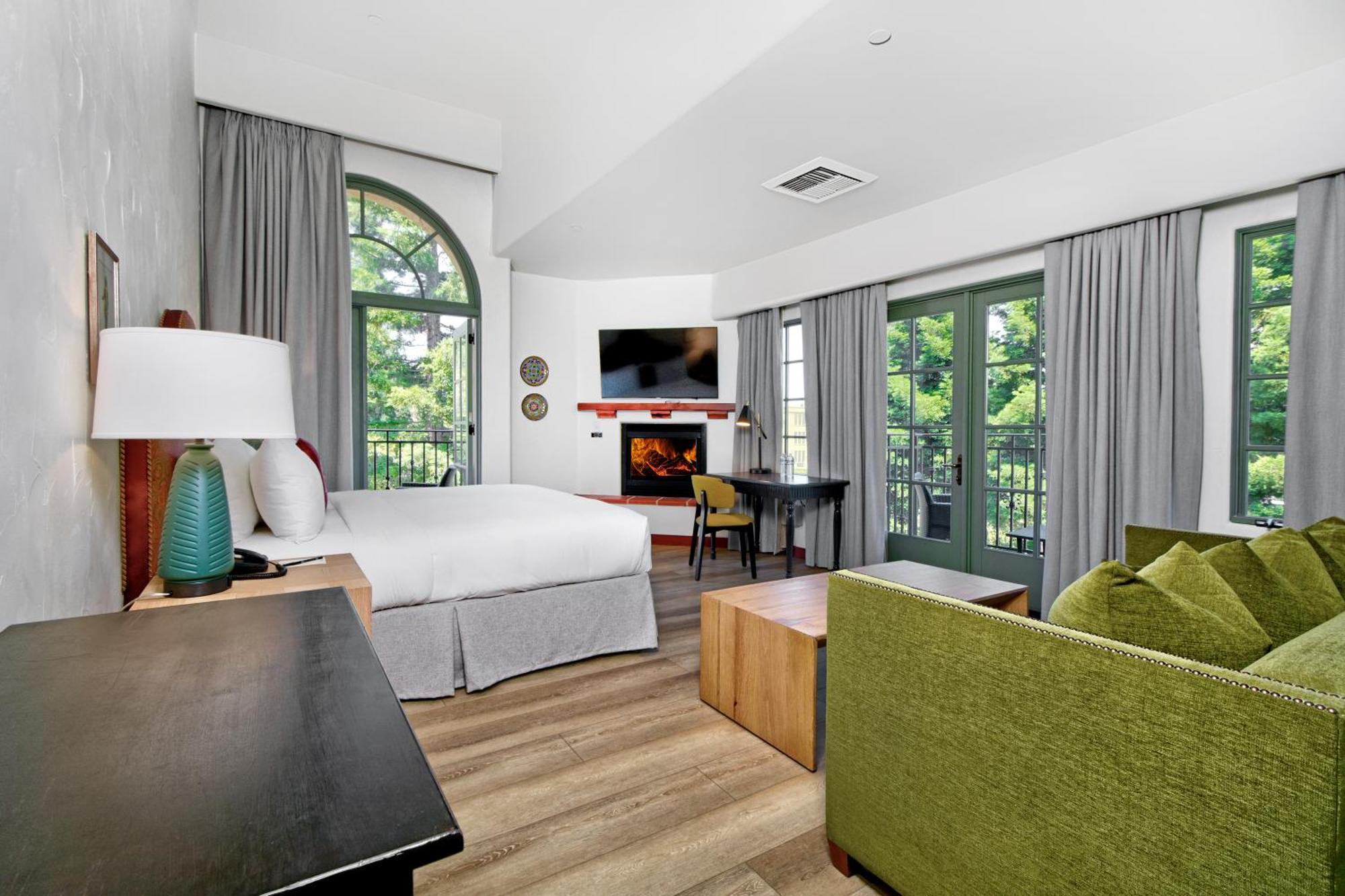 Junior Suite,1554246943:JPEG