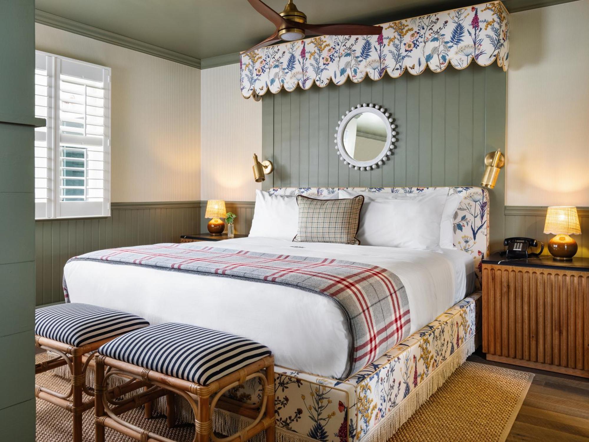 Deluxe King Suite,1554717691:JPEG