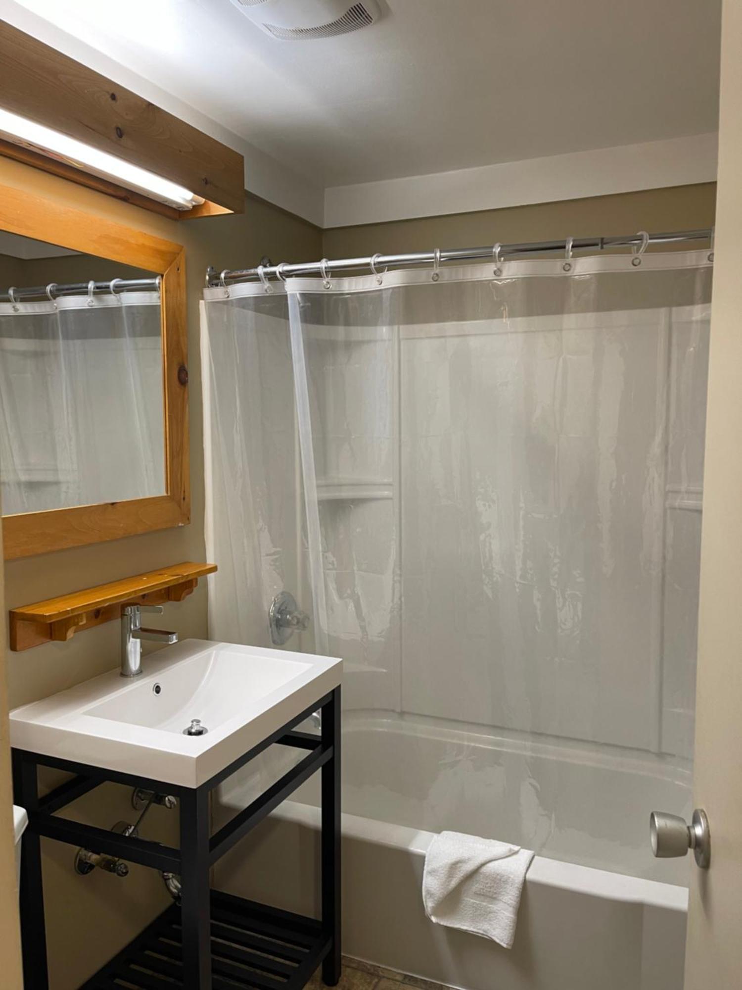 Economy Room (no air conditioning)