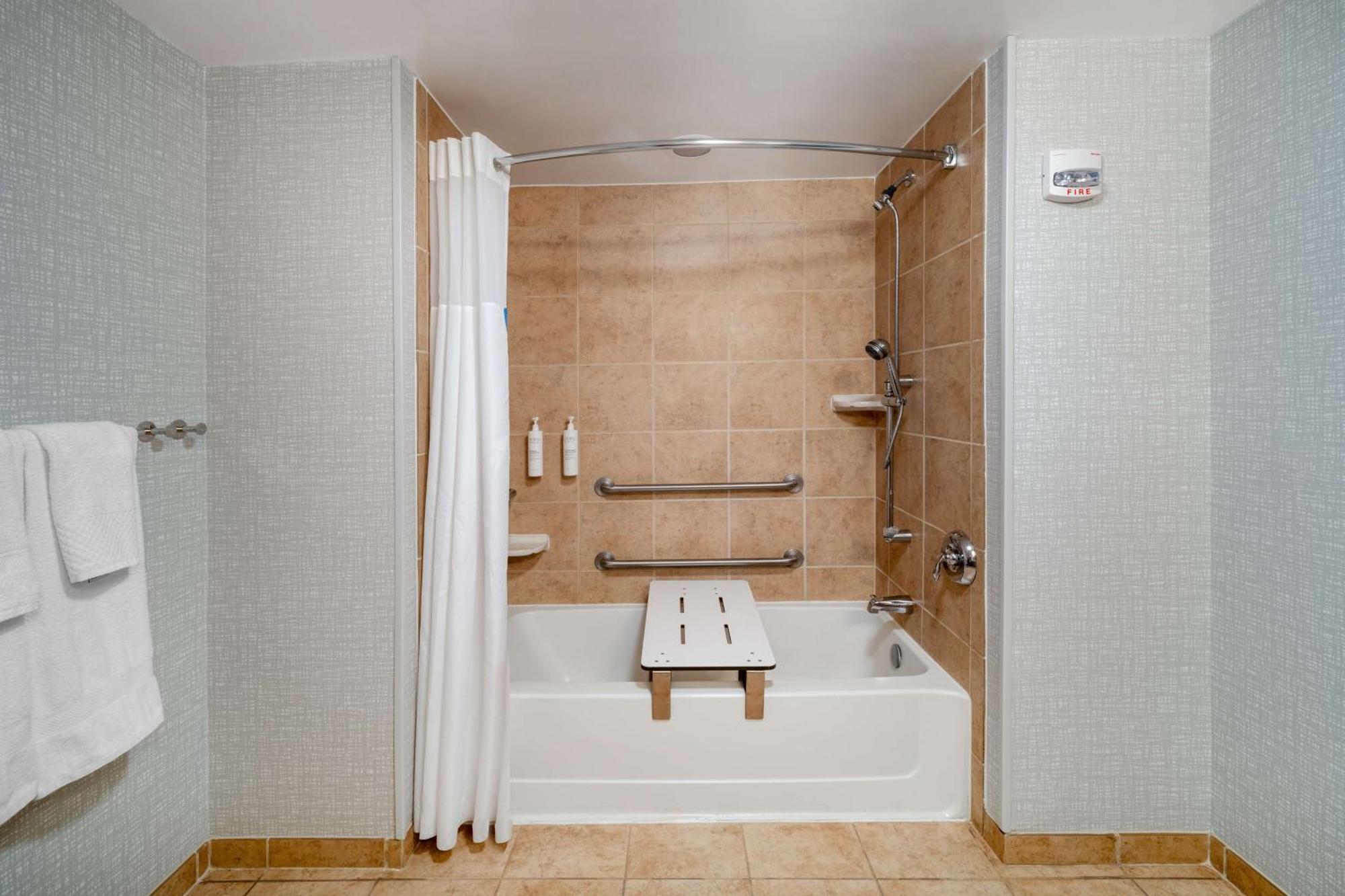 King Room with Bath Tub - Mobility and Hearing Access