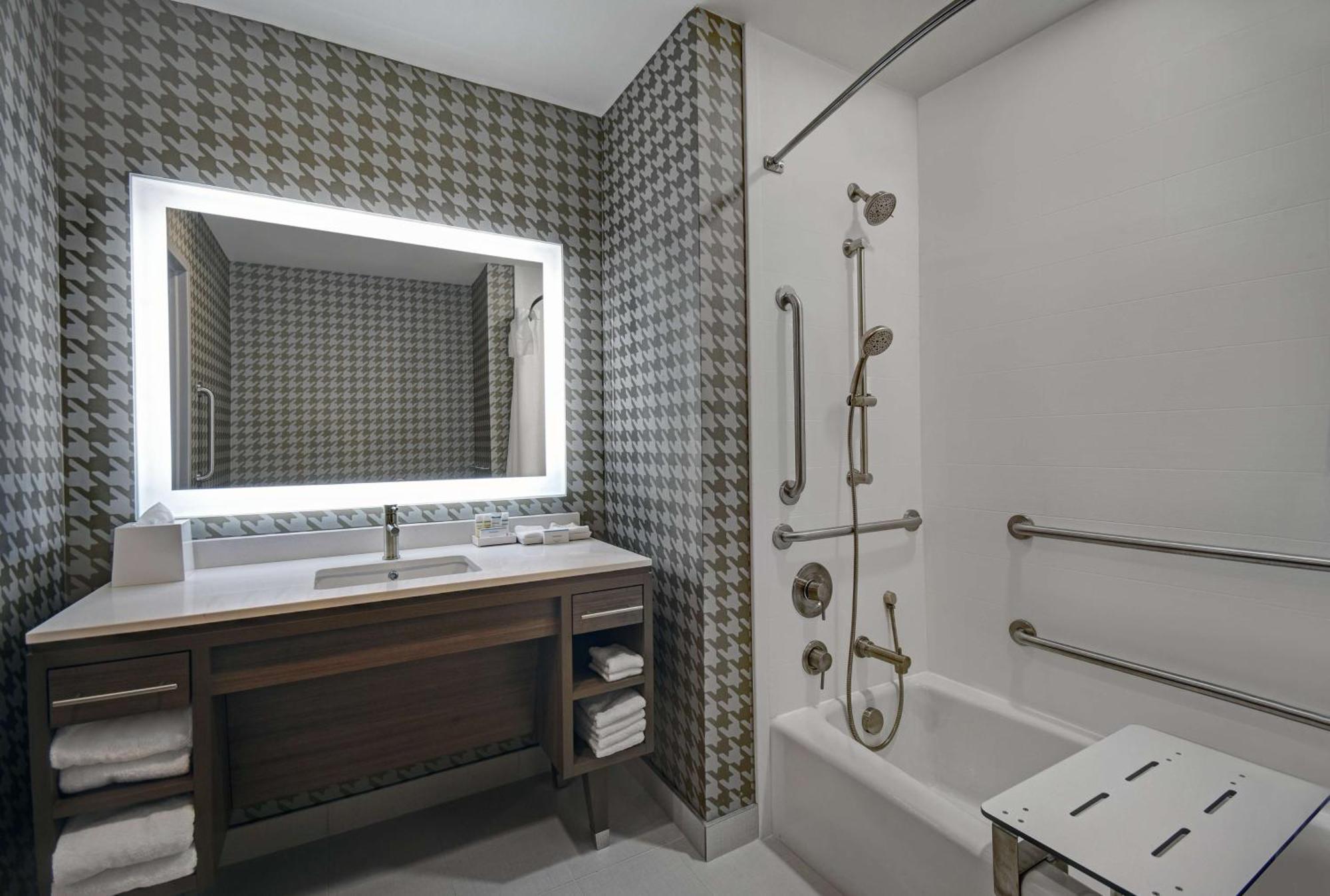 King Studio Suite - Mobility Access/Non-Smoking
