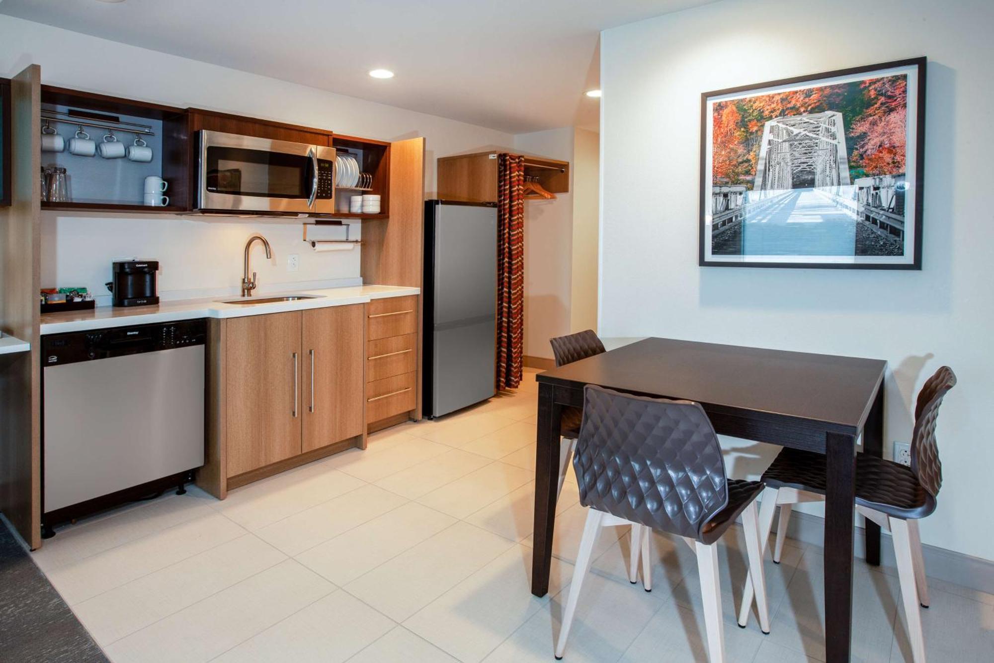 One-Bedroom King Suite - Non-Smoking