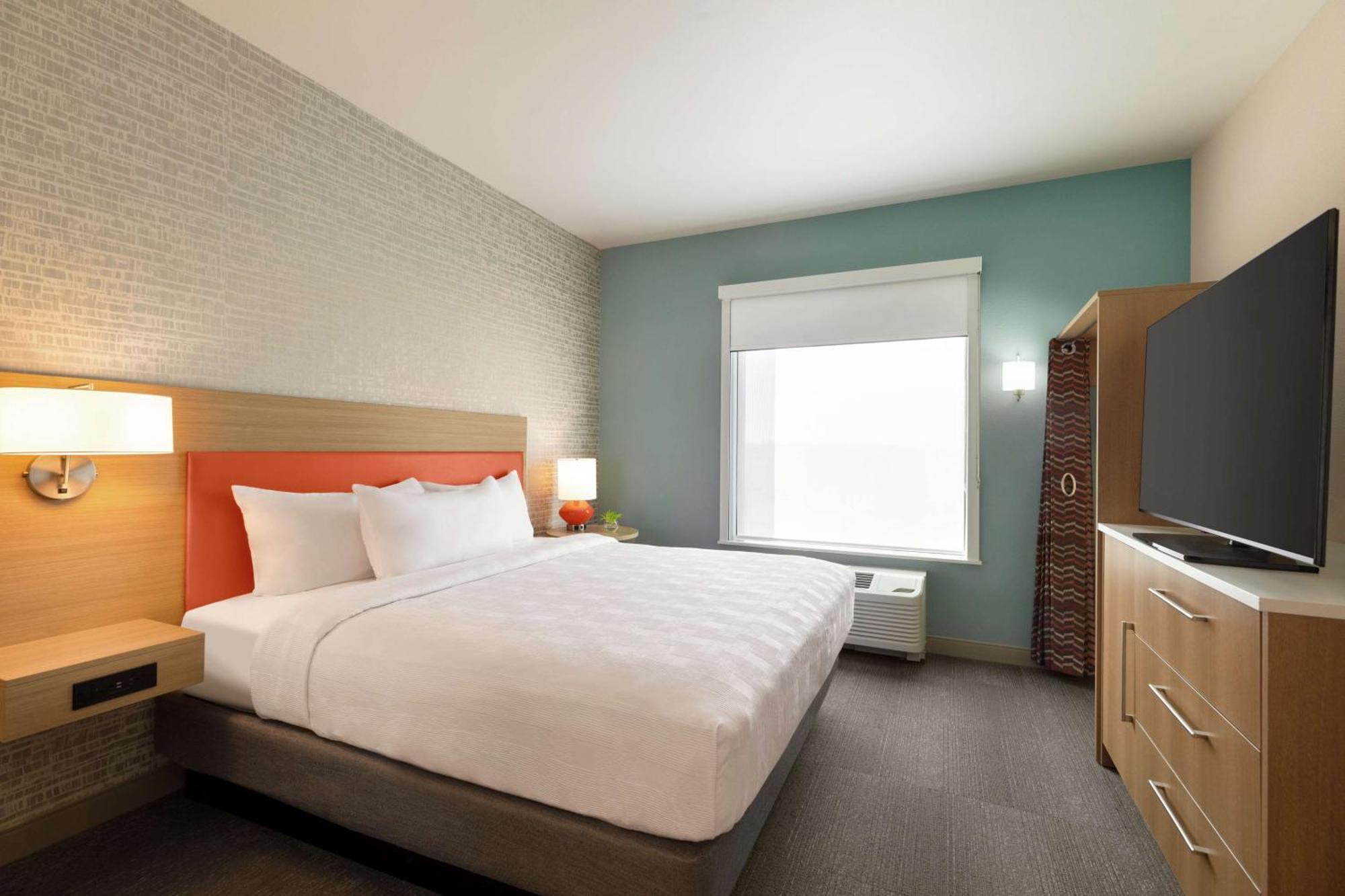 One-Bedroom King Suite - Non-Smoking