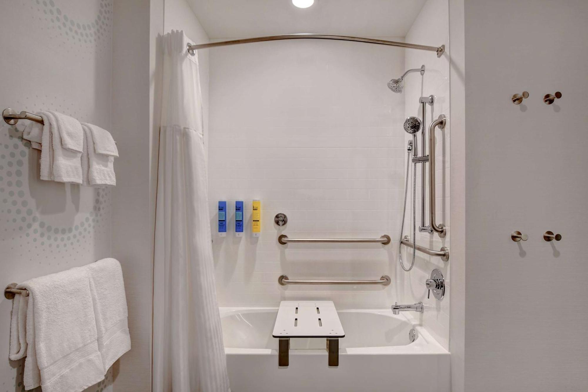 King Room with Bath Tub - Mobility Access,1557083515:JPEG