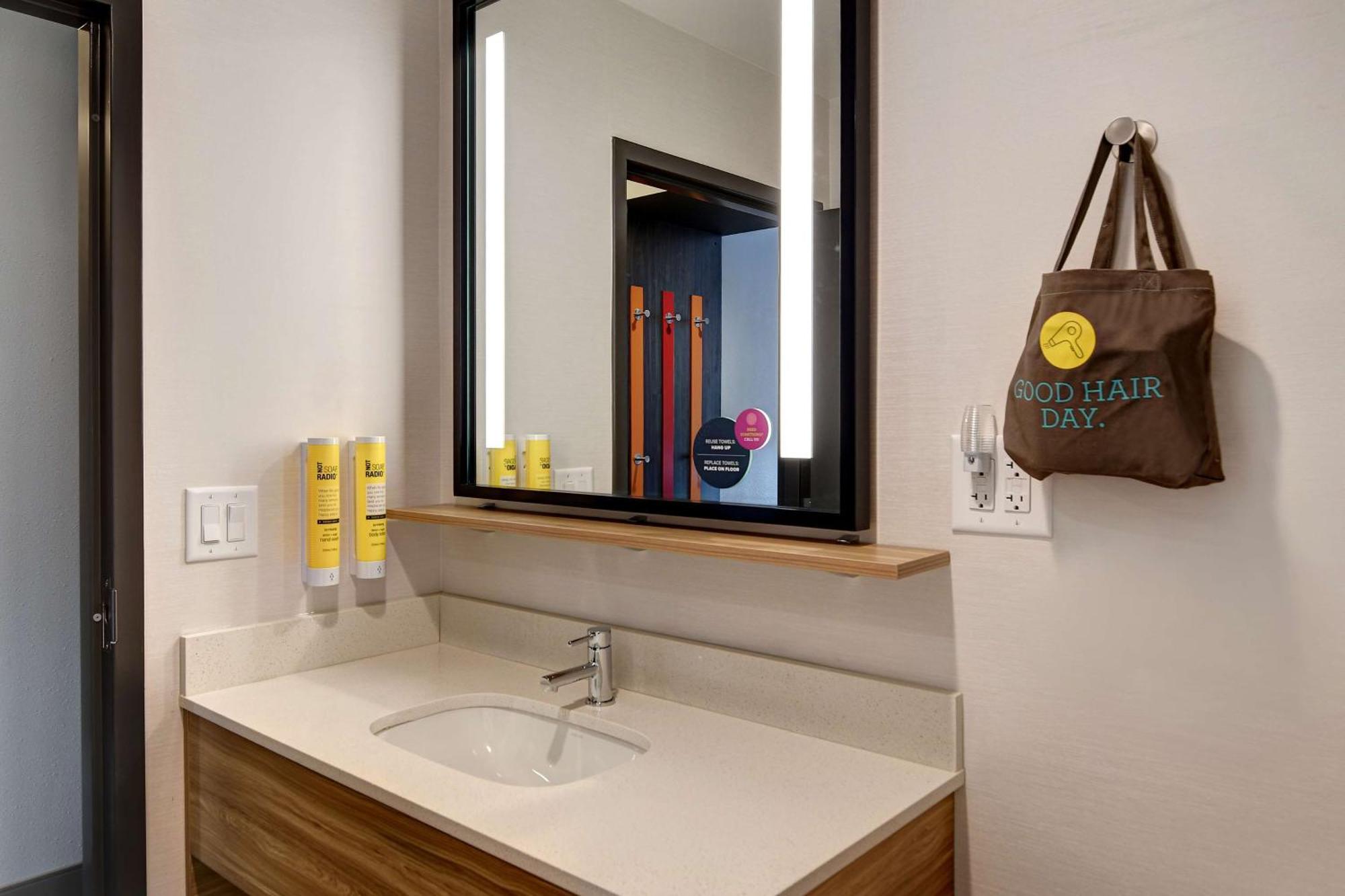 Queen Room with Two Queen Beds,1557083584:JPEG