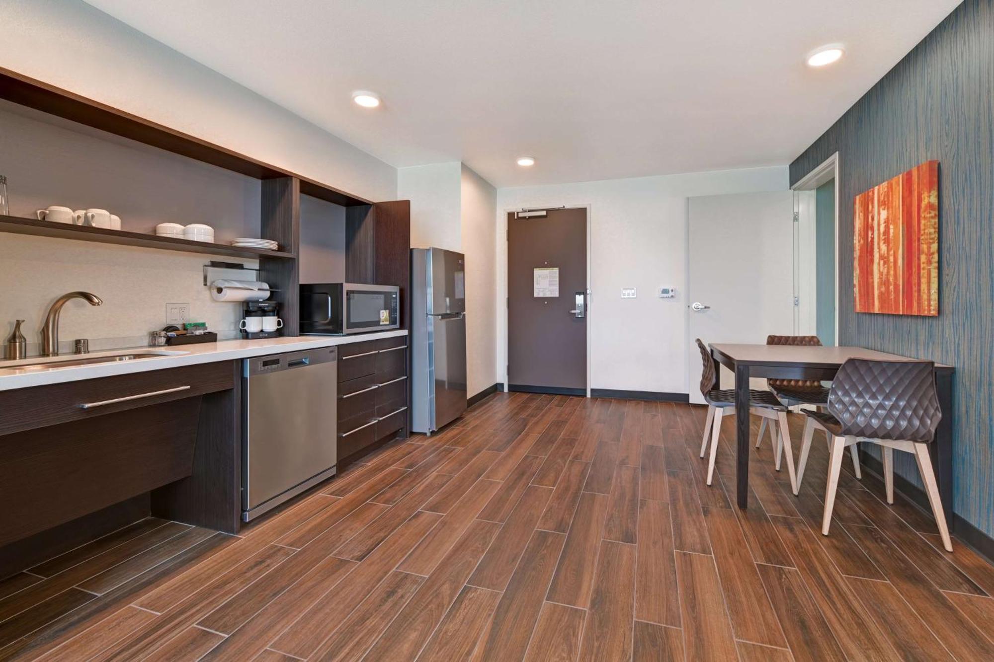 King Suite with Roll-In Shower - Non Smoking