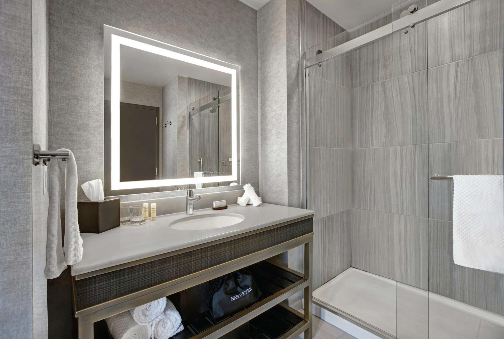 King Studio Suite
