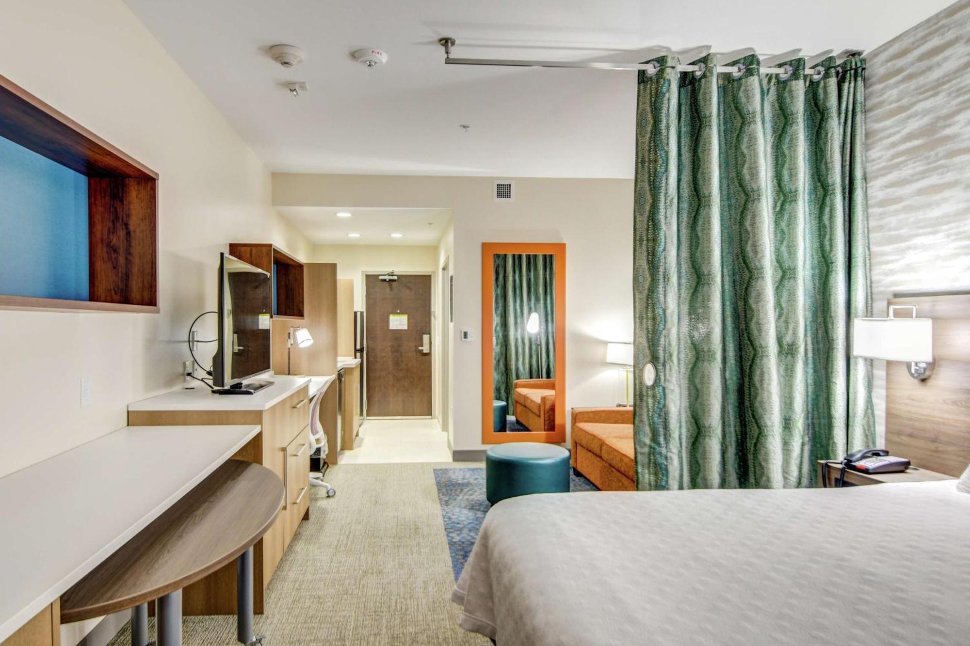 King Studio Suite - Hearing Access/Non-Smoking
