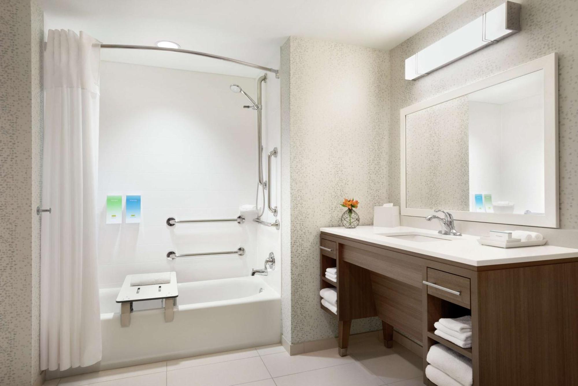 Queen Studio with Two Queen Beds - Mobility Access/Non-Smoking