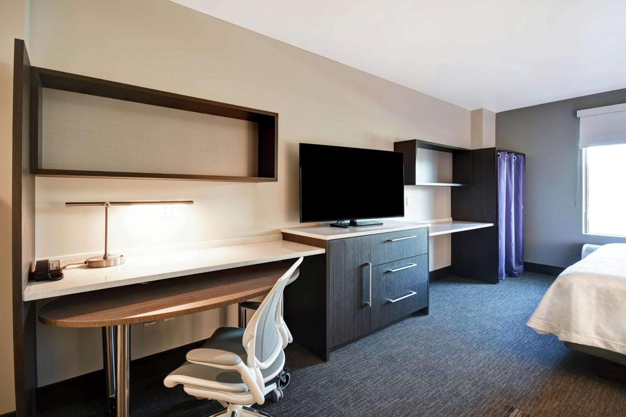 Premium King Studio with View - Mobility/Hearing Accessible