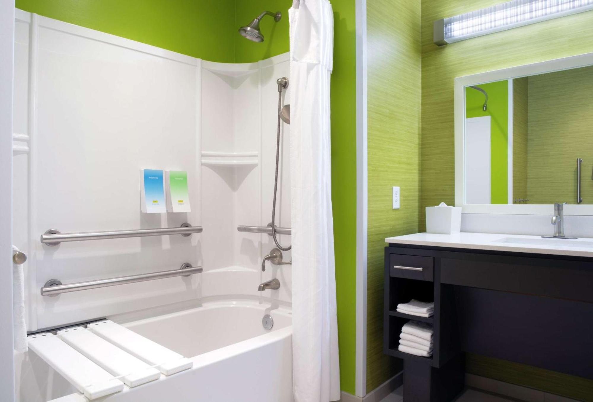 King Studio Suite - Mobility Access/Non-Smoking