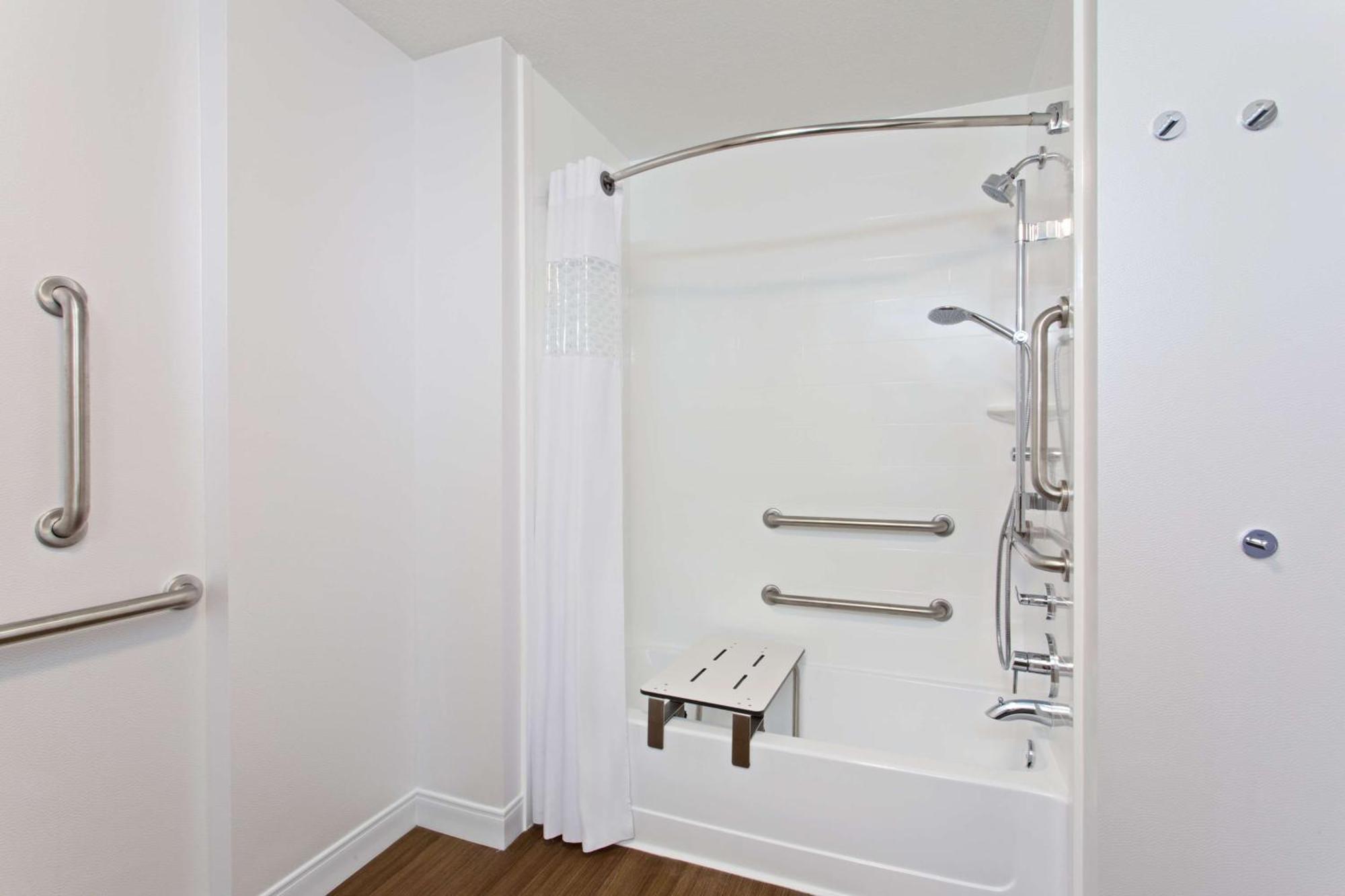 Queen Room with Two Queen Beds - Mobility Access/Non-Smoking,1557412261:JPEG