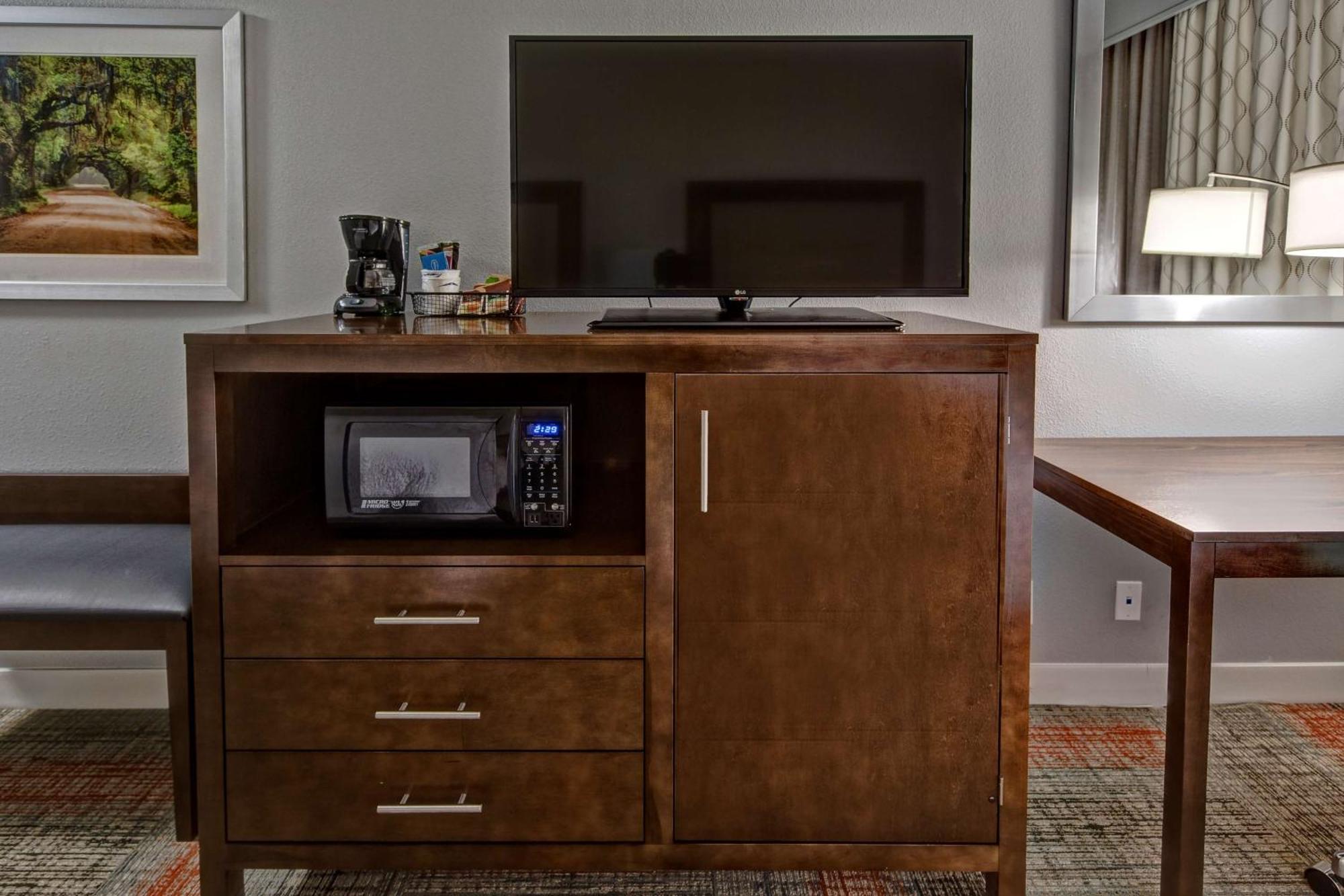 Queen Room with Two Queen Beds - Mobility and Hearing Access/Non-Smoking,1557412963:JPEG