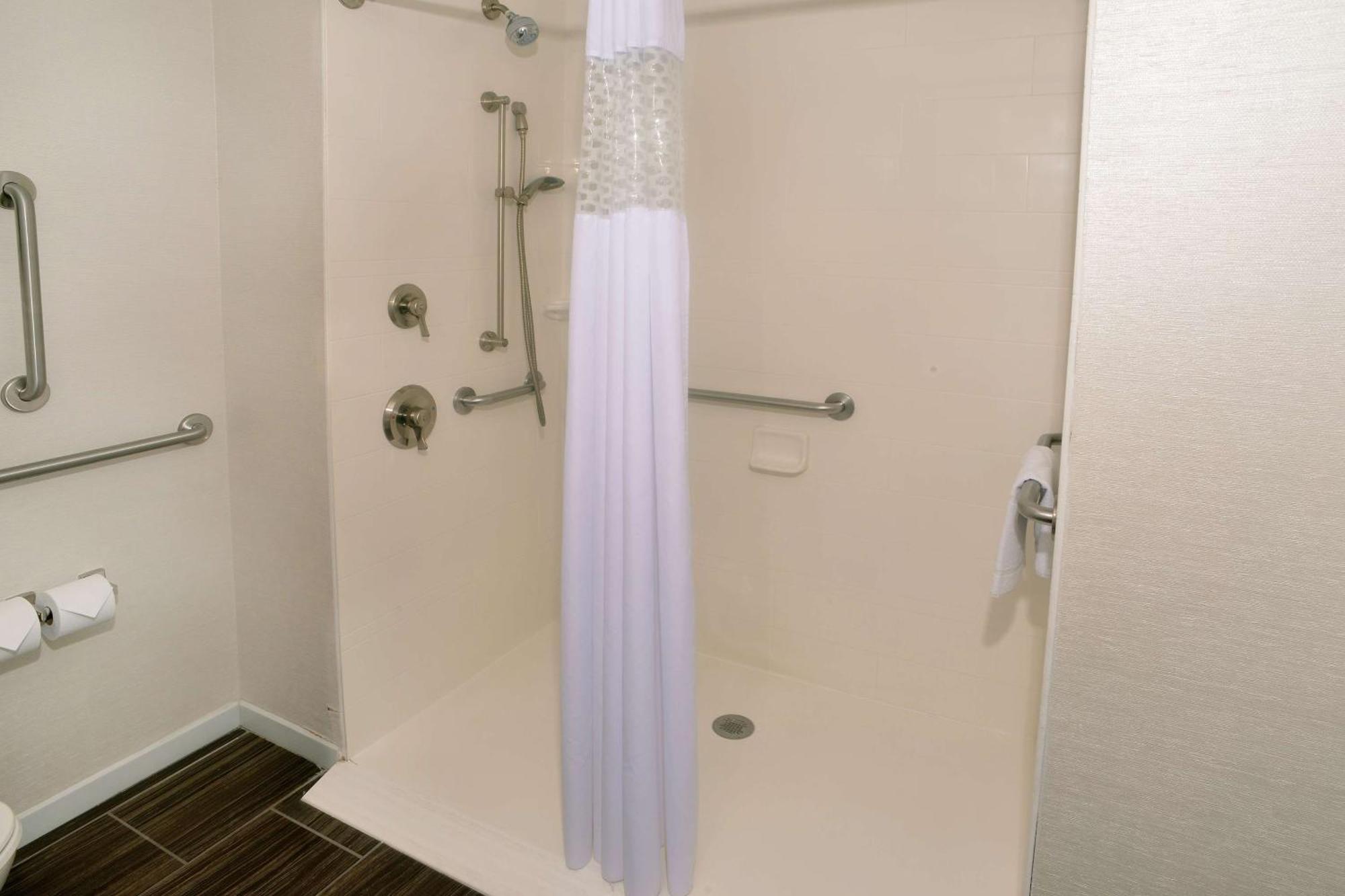 King Room with Roll-In Shower - Mobility/Hearing Accessible