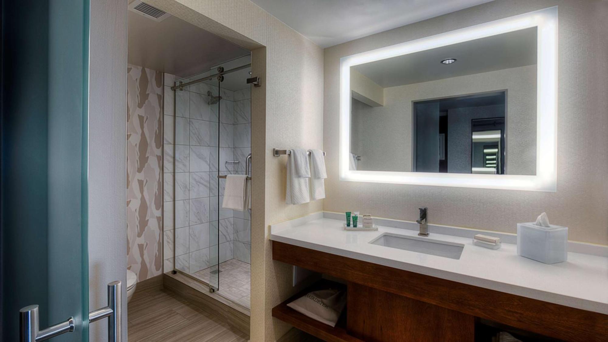 King Room,1557427036:JPEG