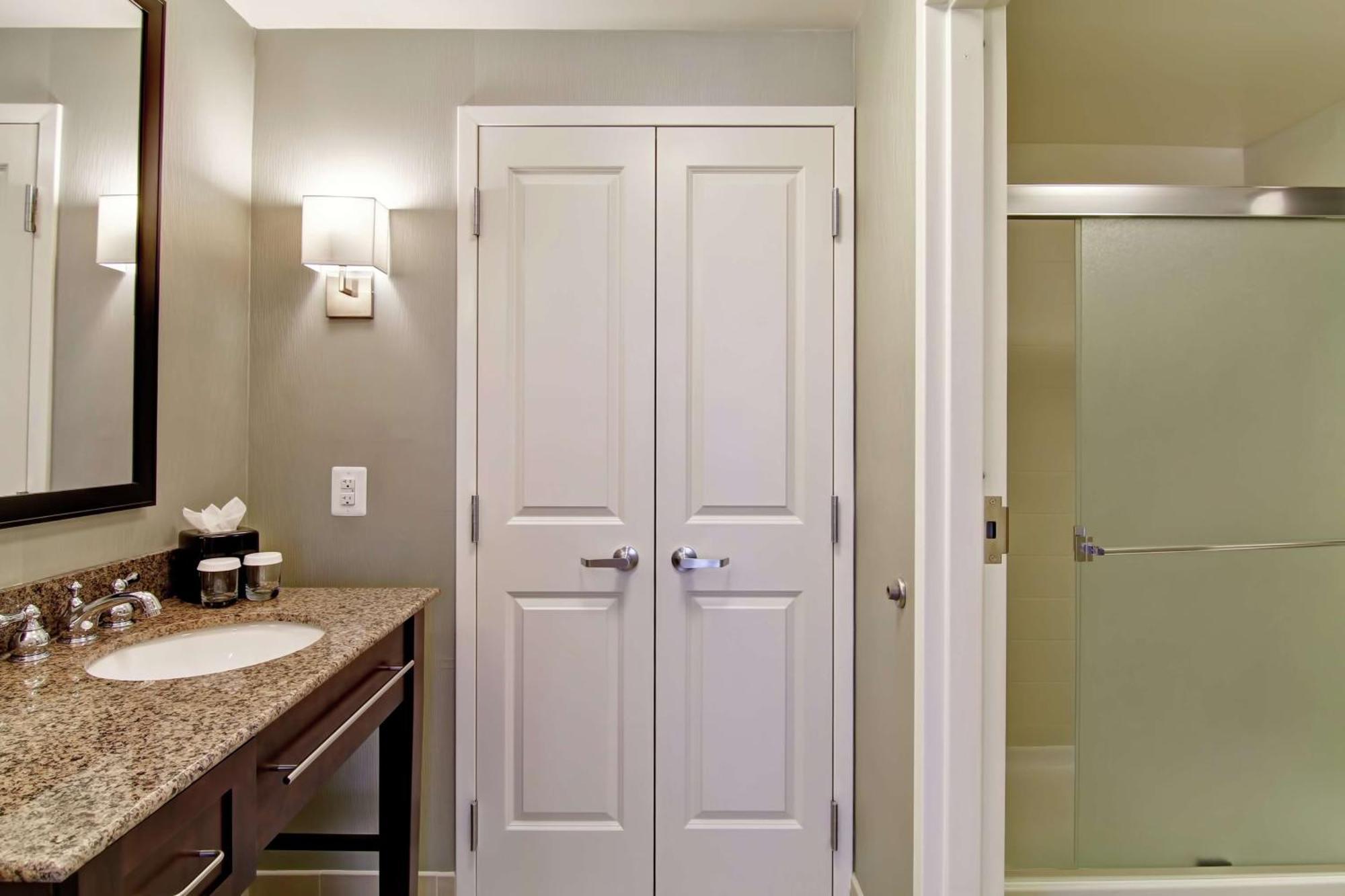 King Studio Suite - Hearing Access/Non-Smoking