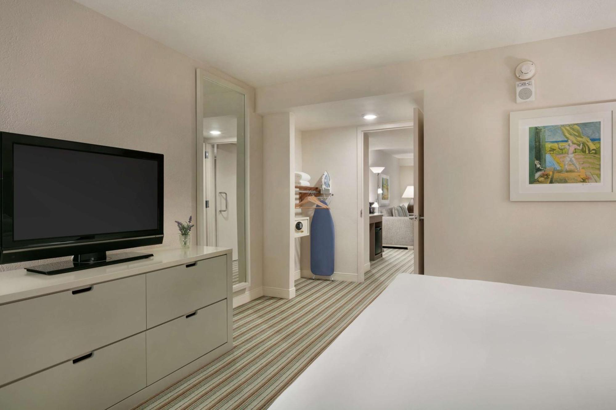 King Suite with Roll-in Shower - Mobility and Hearing Accessible,1557442090:JPEG