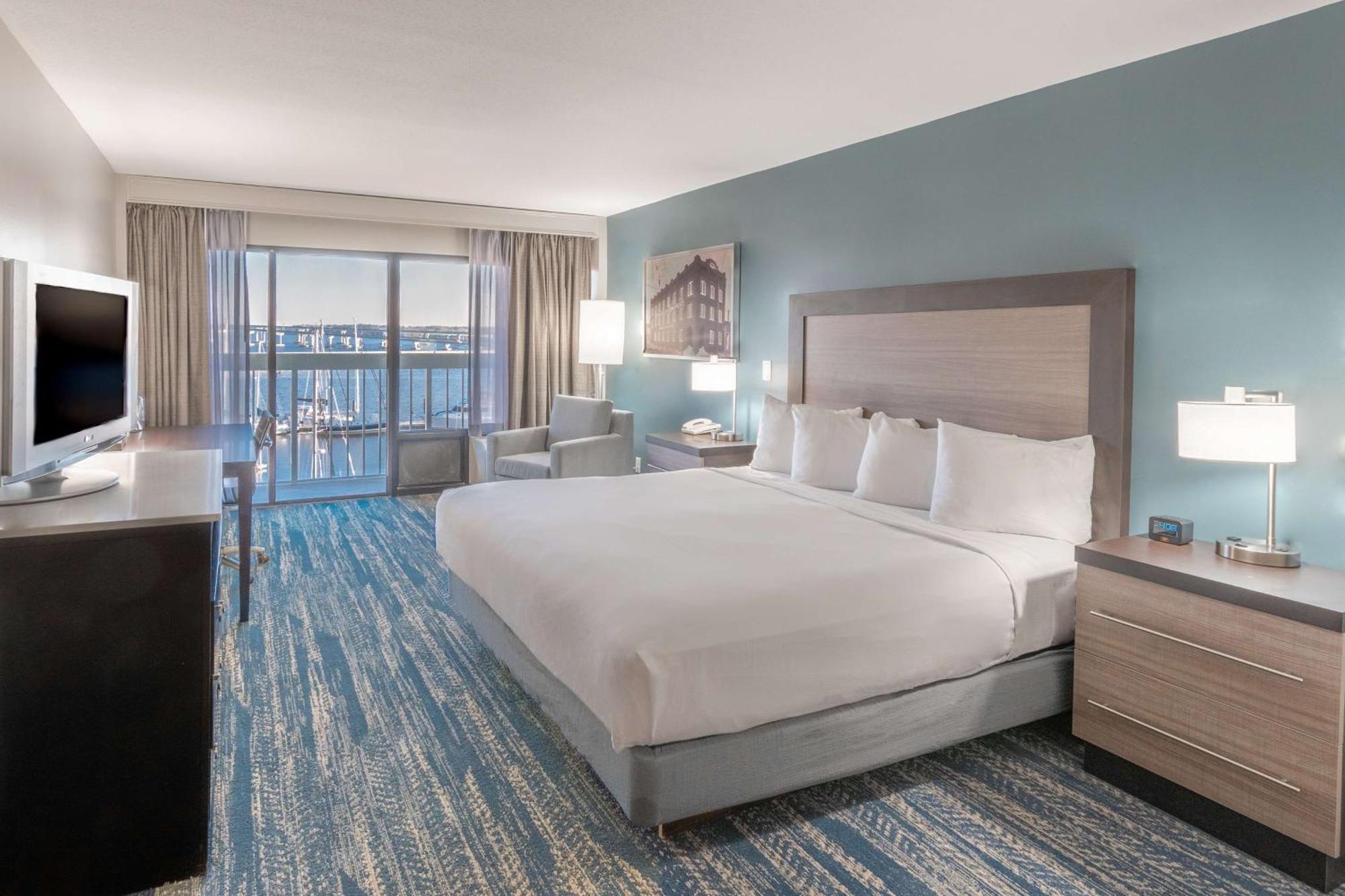King Room with River View and Balcony - Non-Smoking,1557474781:JPEG
