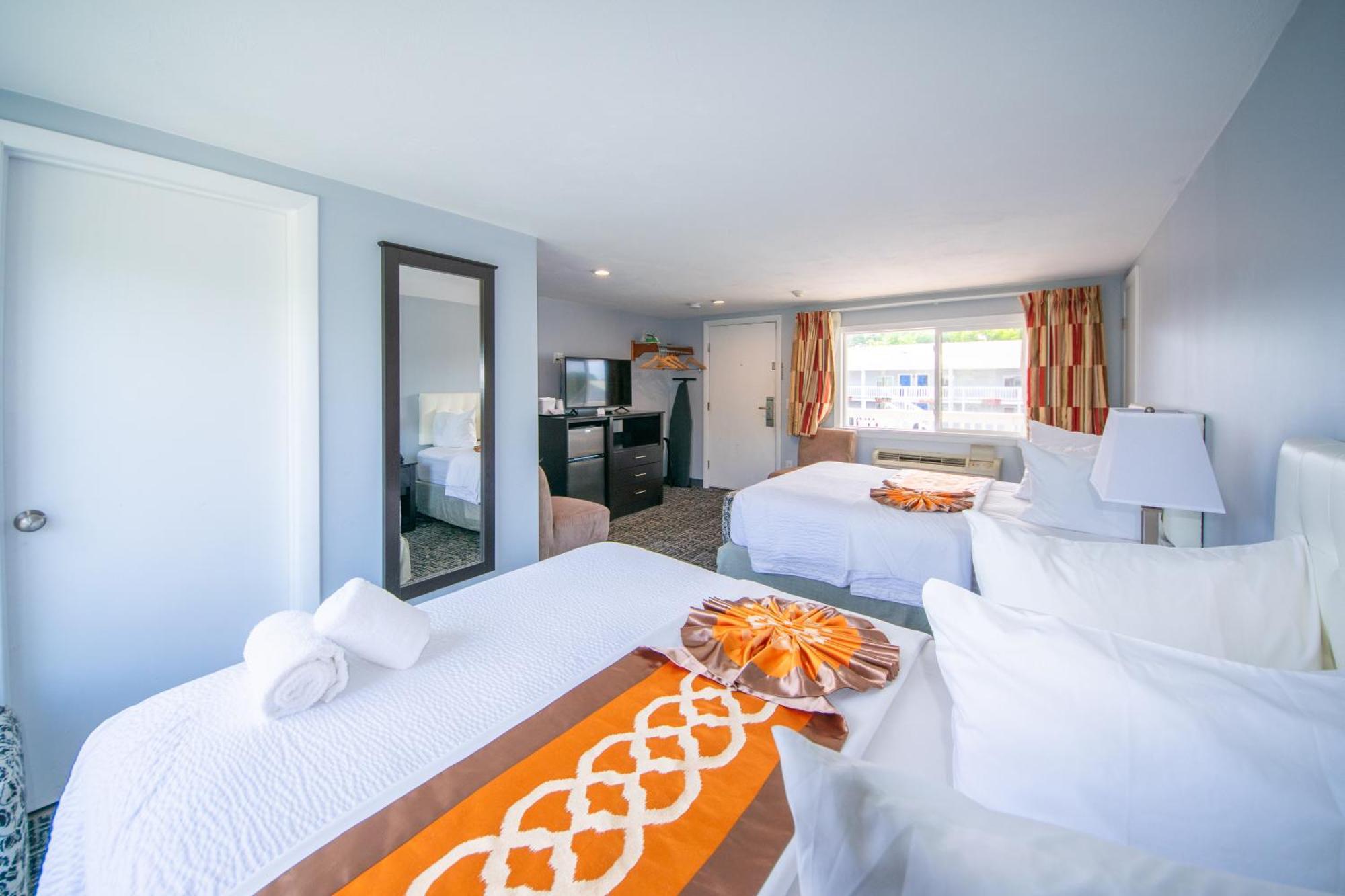 Deluxe Queen Room with Two Queen Beds