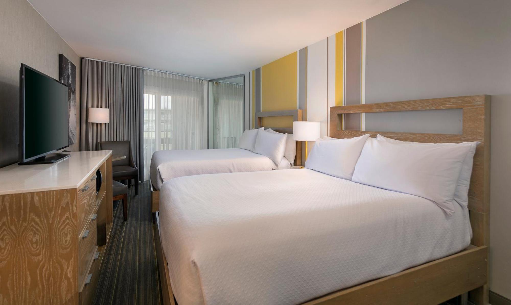 Queen Room with Two Queen Beds Partial Ocean View,1557802813:JPEG
