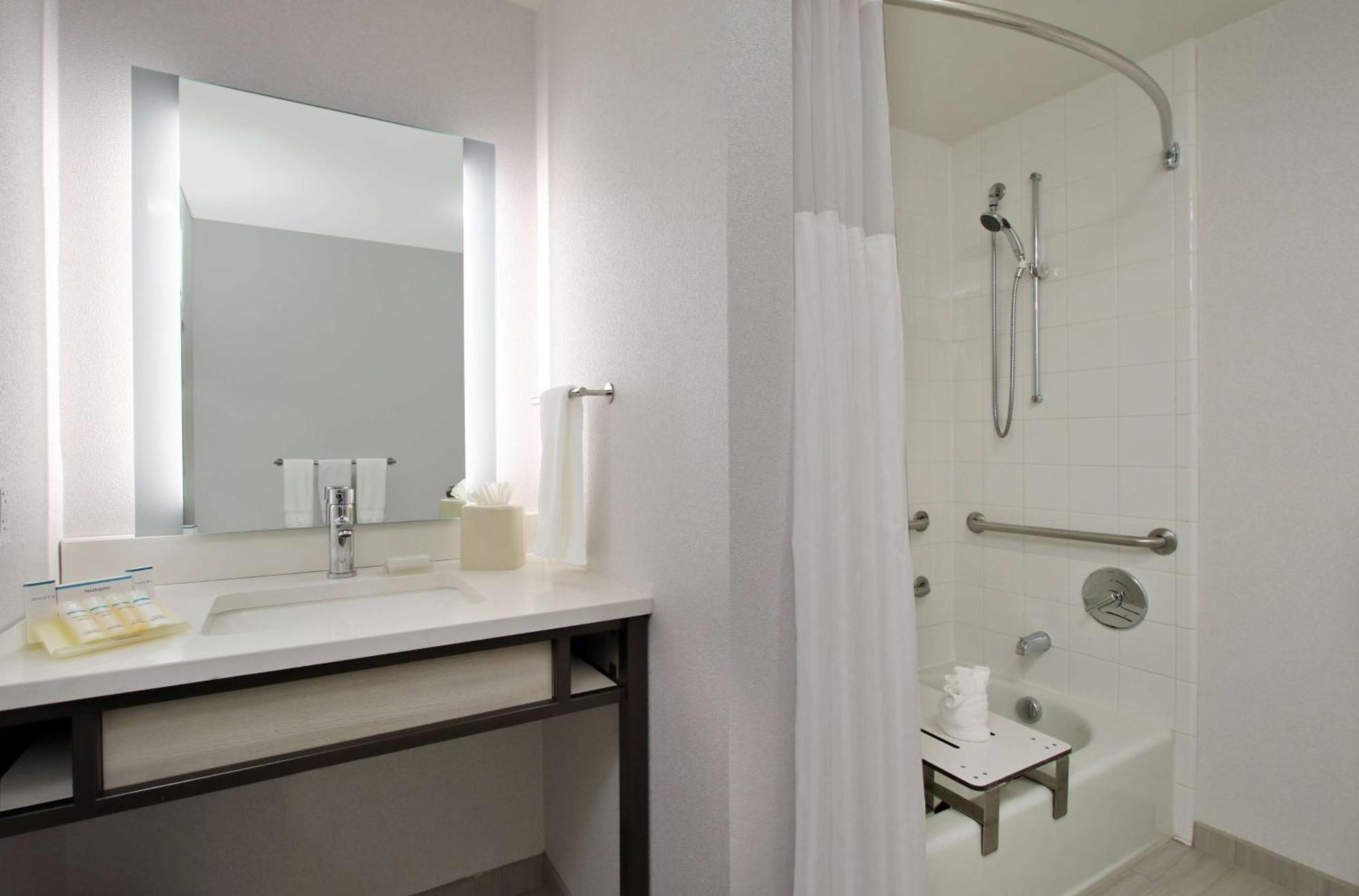 Queen Room with Two Queen Beds - Mobility and Hearing Access