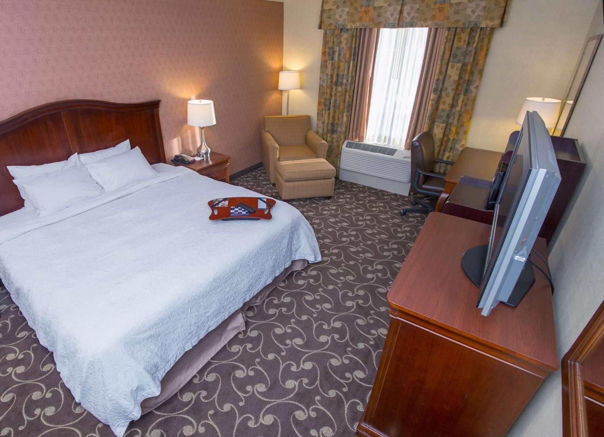 King Room with King Bed - Non-Smoking