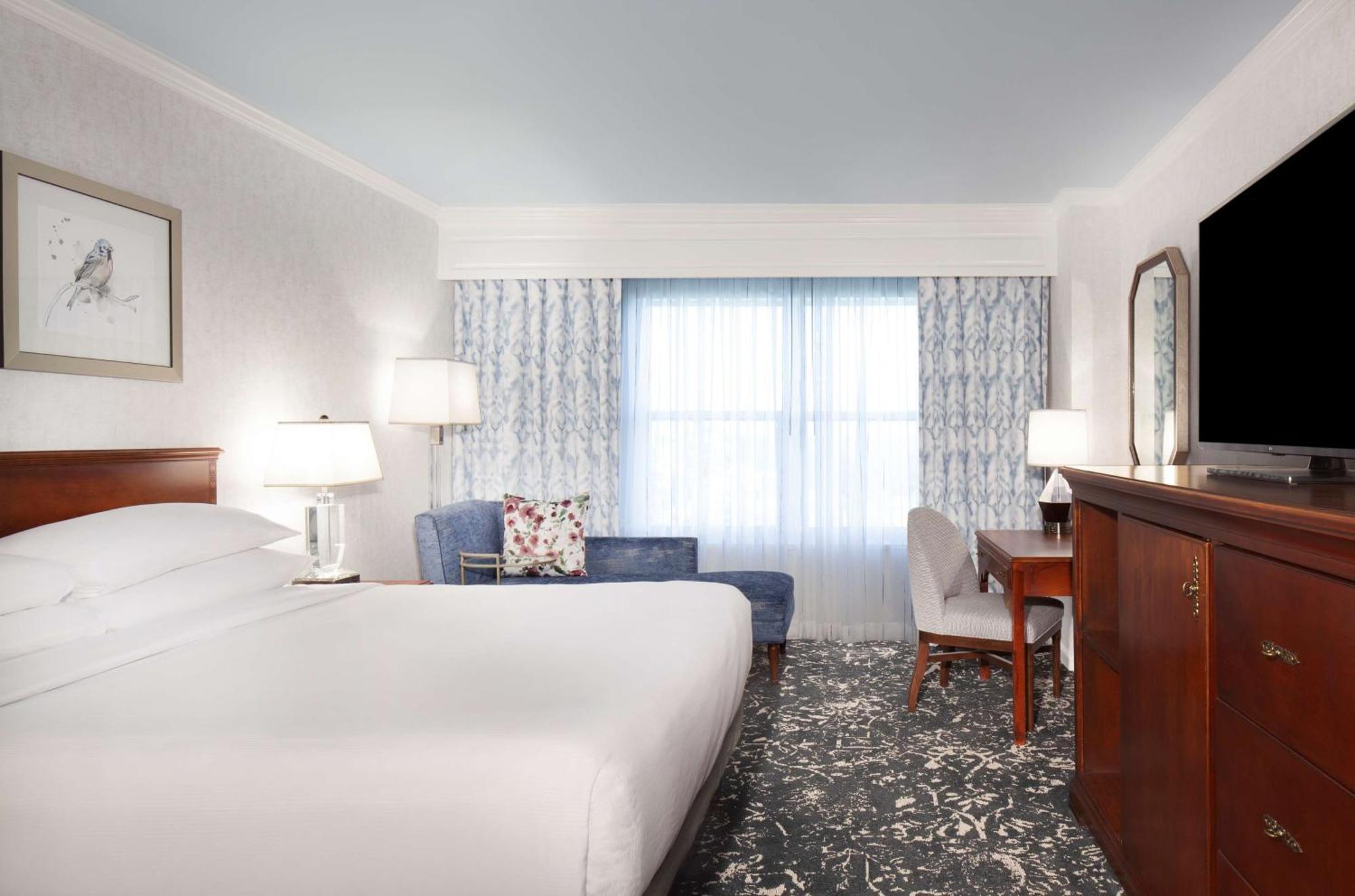 King Room with Bath Tub - Disability/Hearing Access